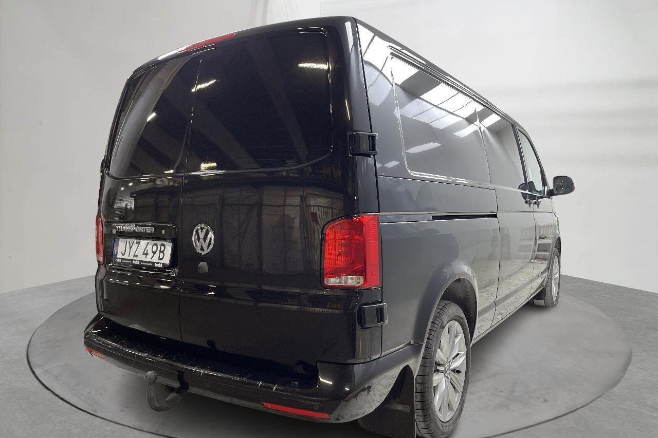 VW Transporter T6 2.0 TDI BMT Skåp (150hk) - 49 300 km - Automatyczna - czarny - 2020