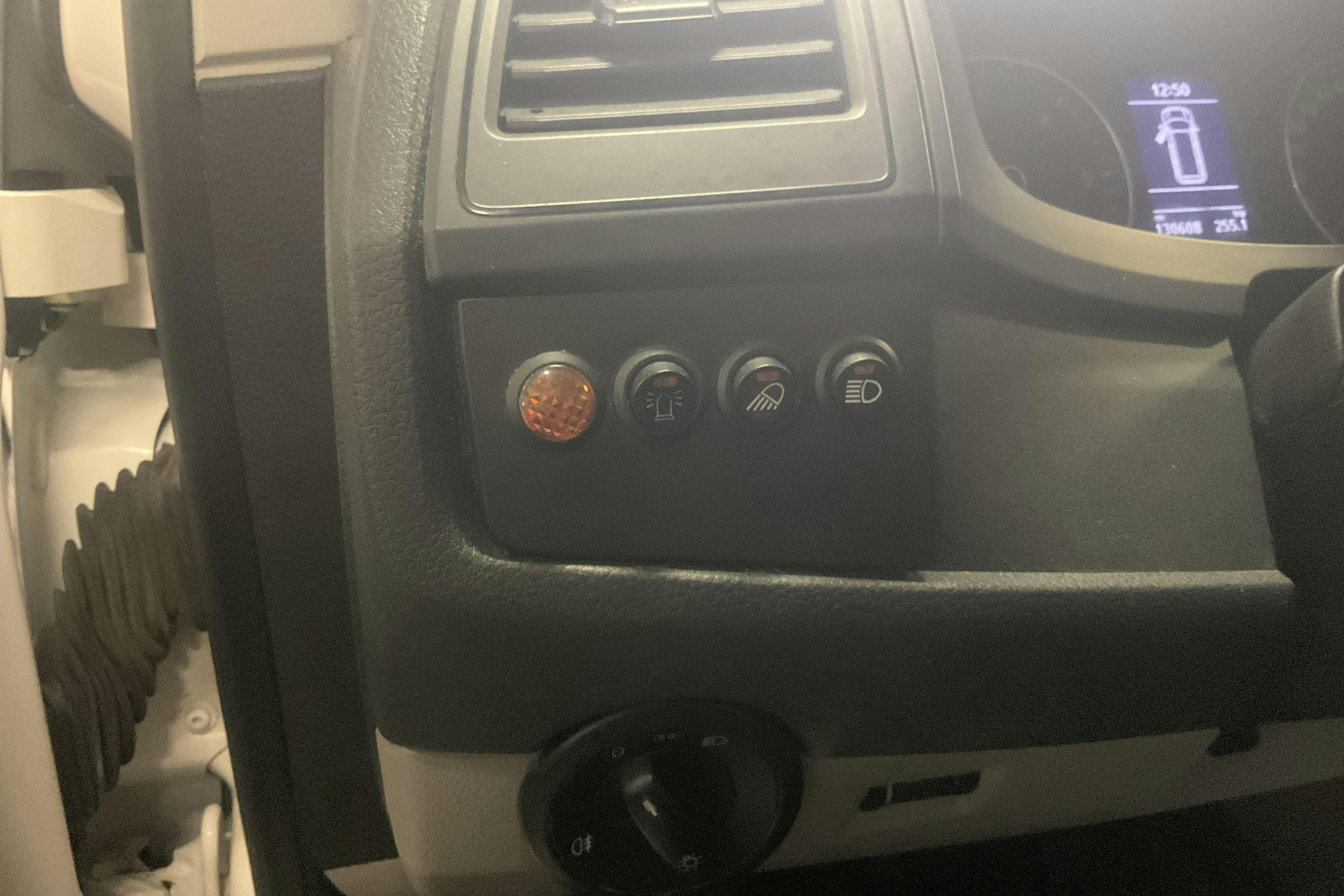 VW Transporter T6 2.0 TDI BMT Skåp 4MOTION (150hk) - 130 610 km - Manualna - biały - 2018