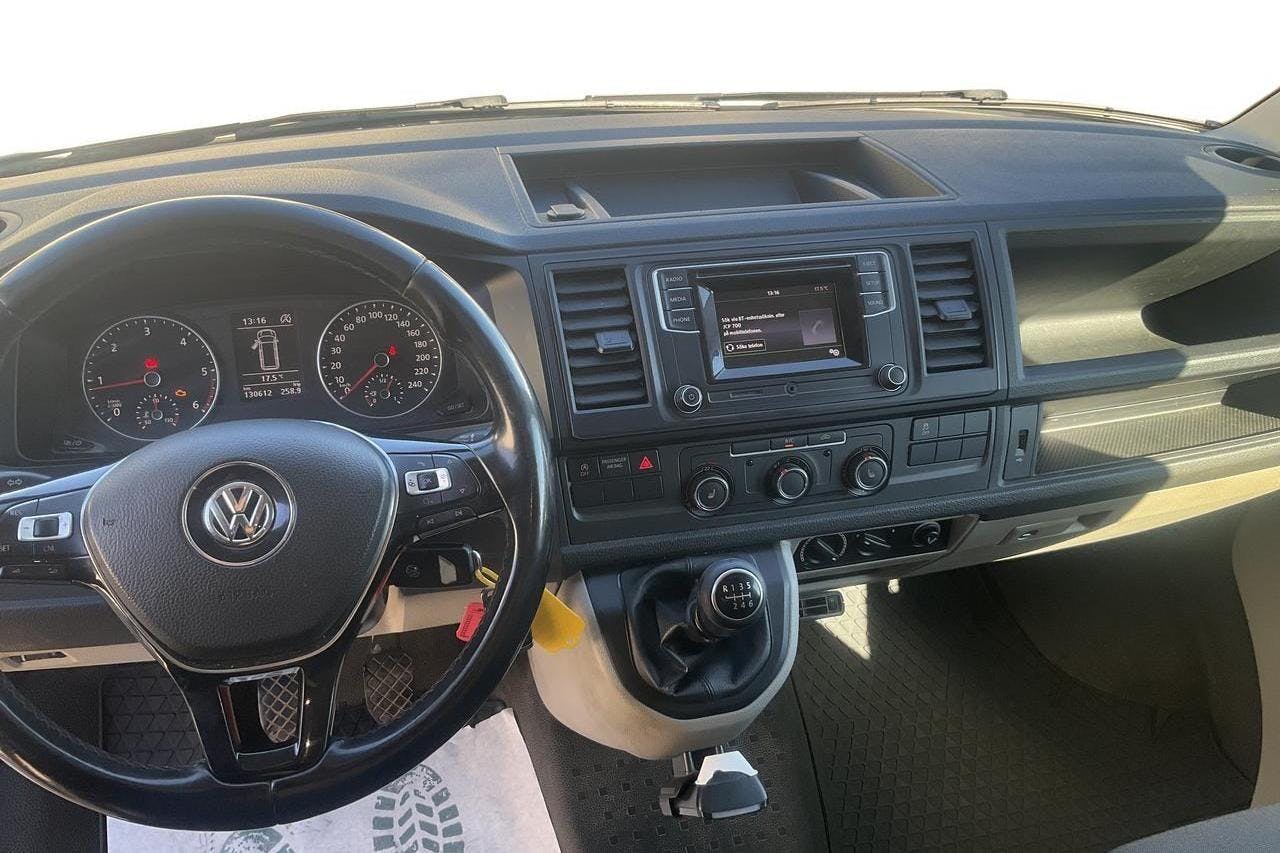 VW Transporter T6 2.0 TDI BMT Skåp 4MOTION (150hk) - 130 610 km - Manualna - biały - 2018