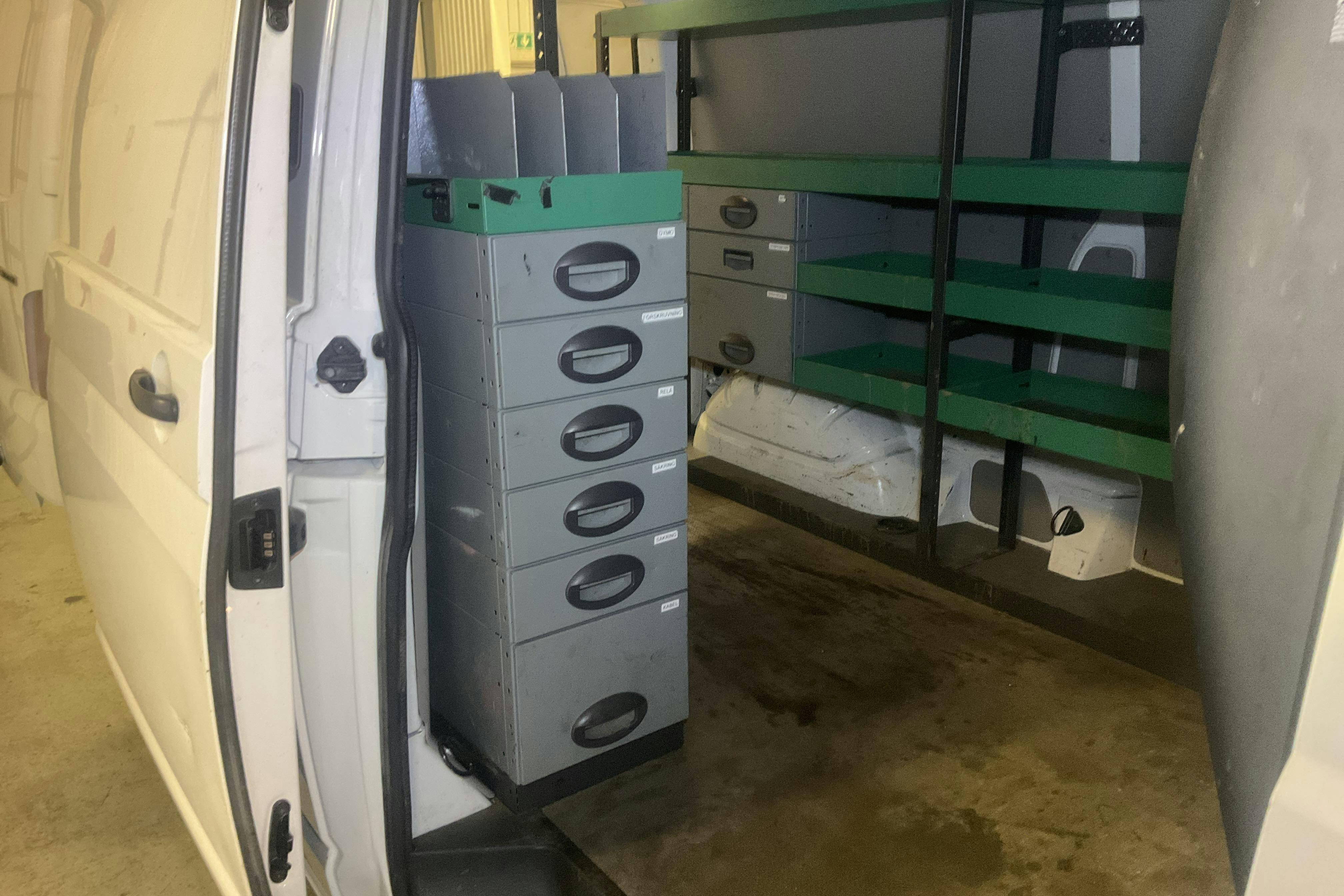 VW Transporter T6 2.0 TDI BMT Skåp 4MOTION (150hk) - 130 610 km - Manualna - biały - 2018