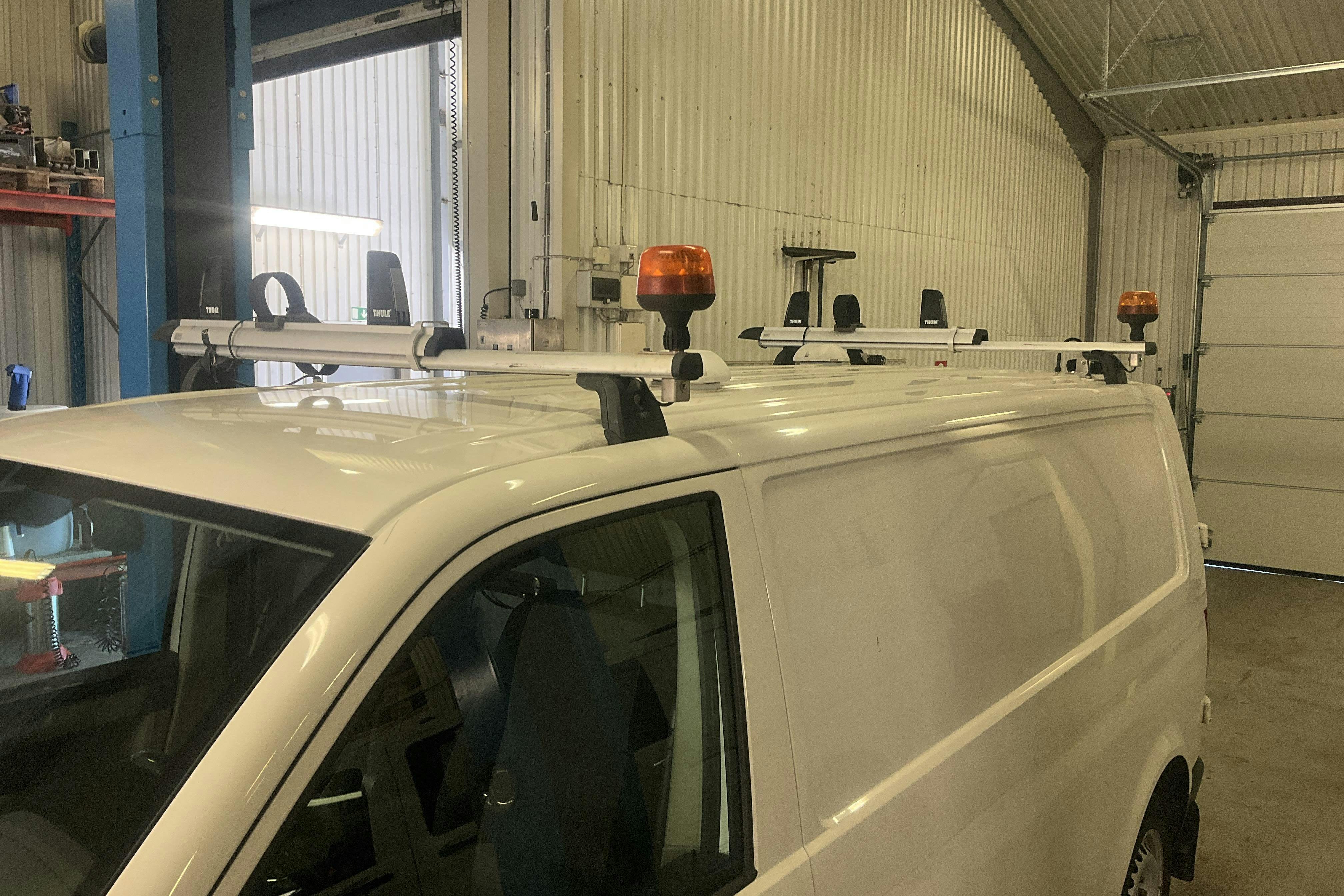 VW Transporter T6 2.0 TDI BMT Skåp 4MOTION (150hk) - 130 610 km - Manualna - biały - 2018