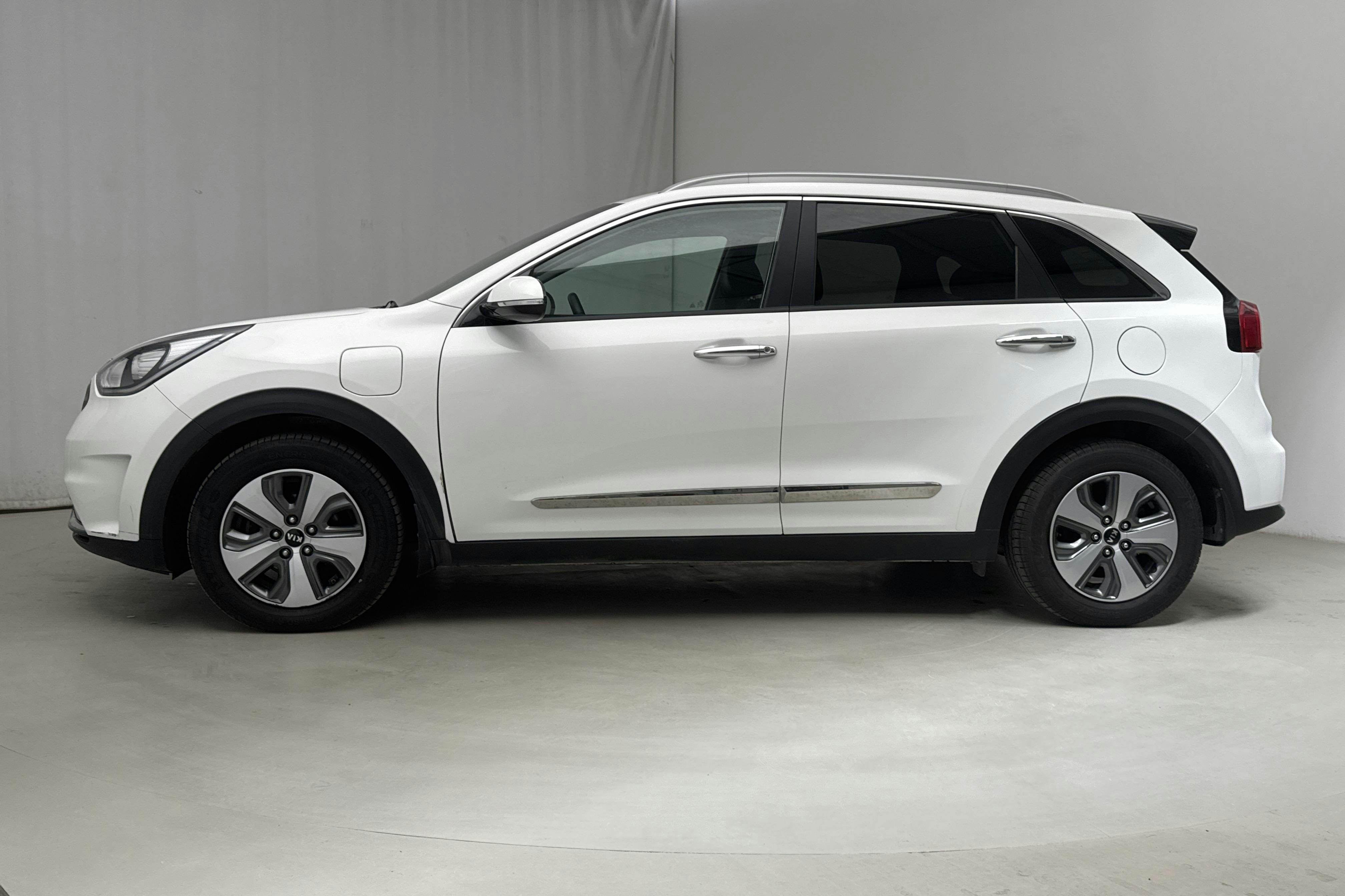 KIA Niro Plug-in Hybrid 1.6 (141hk) - 4 612 mil - Automat - vit - 2019