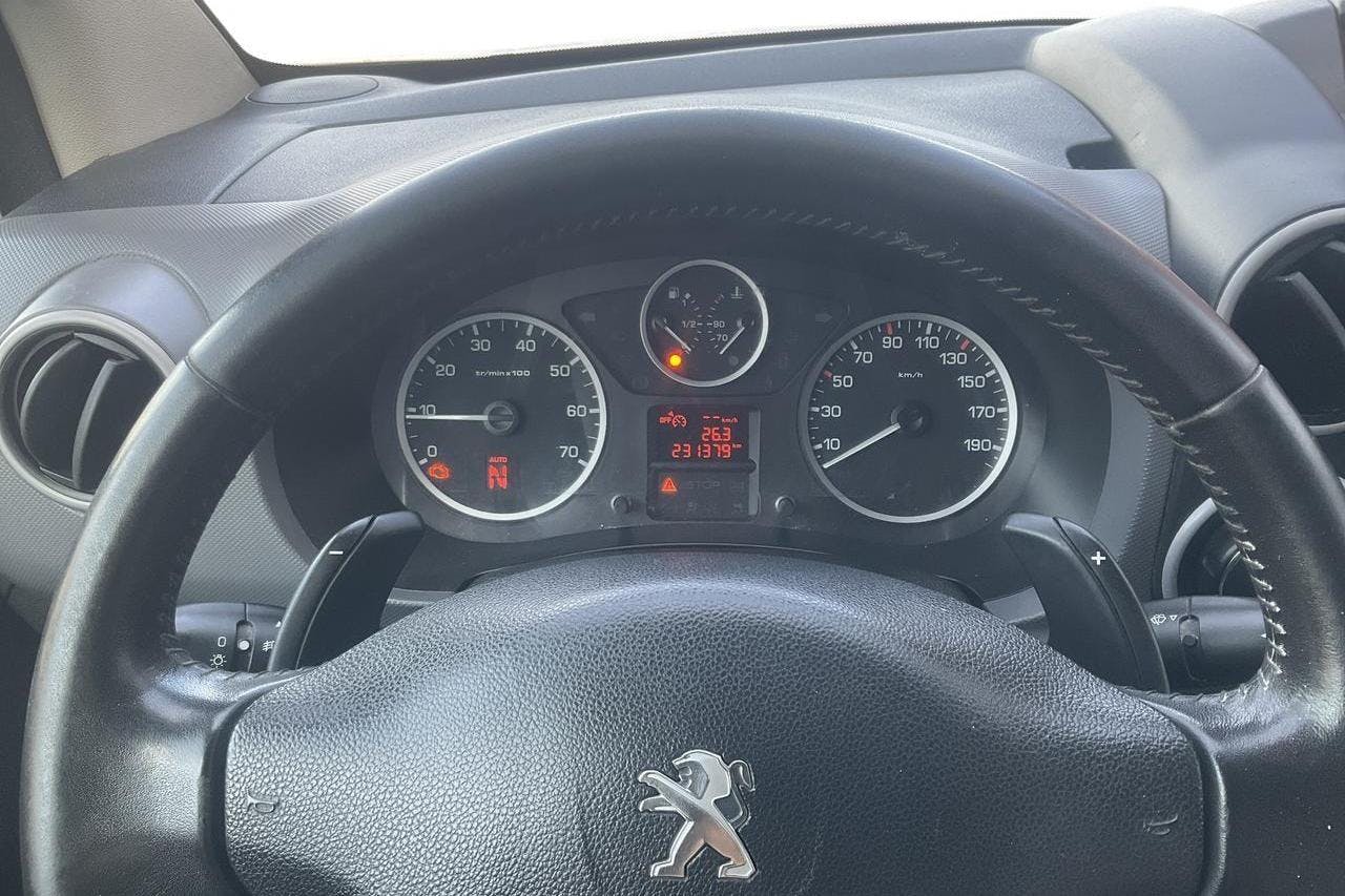 Peugeot Partner 1.6 BlueHDI Skåp (100hk) - 231 380 km - Automatic - white - 2016