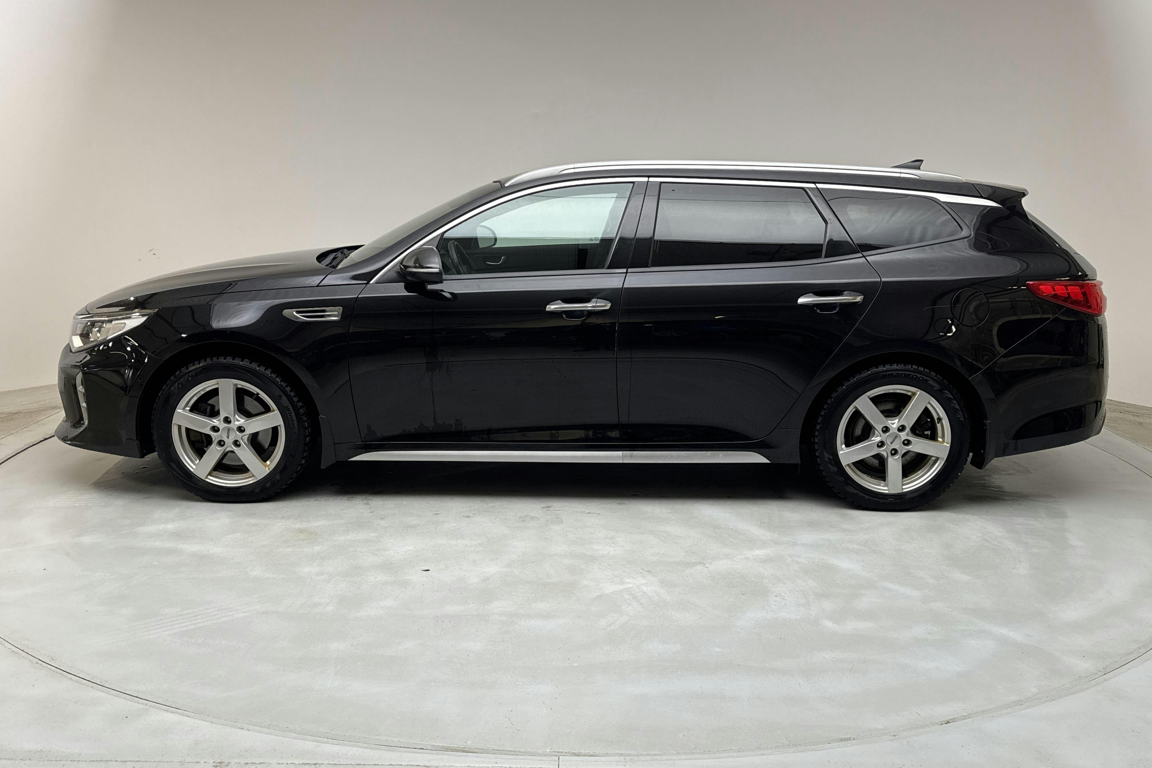 KIA Optima 1.7 CRDi SW (141hk) - 11 003 mil - Automat - svart - 2017