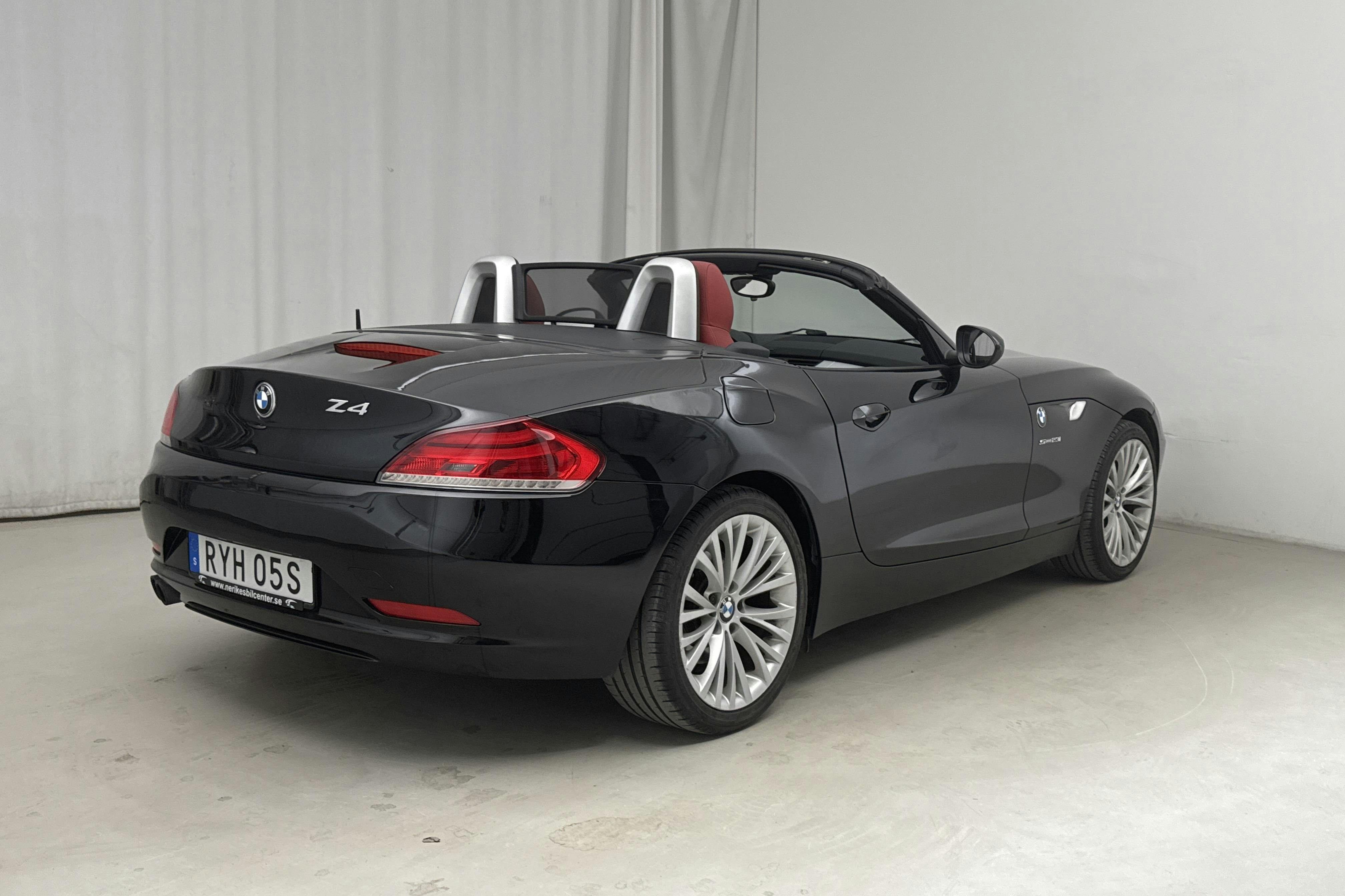 BMW Z4 sDrive 23i Roadster (204hk) - 4 608 mil - Automat - svart - 2010