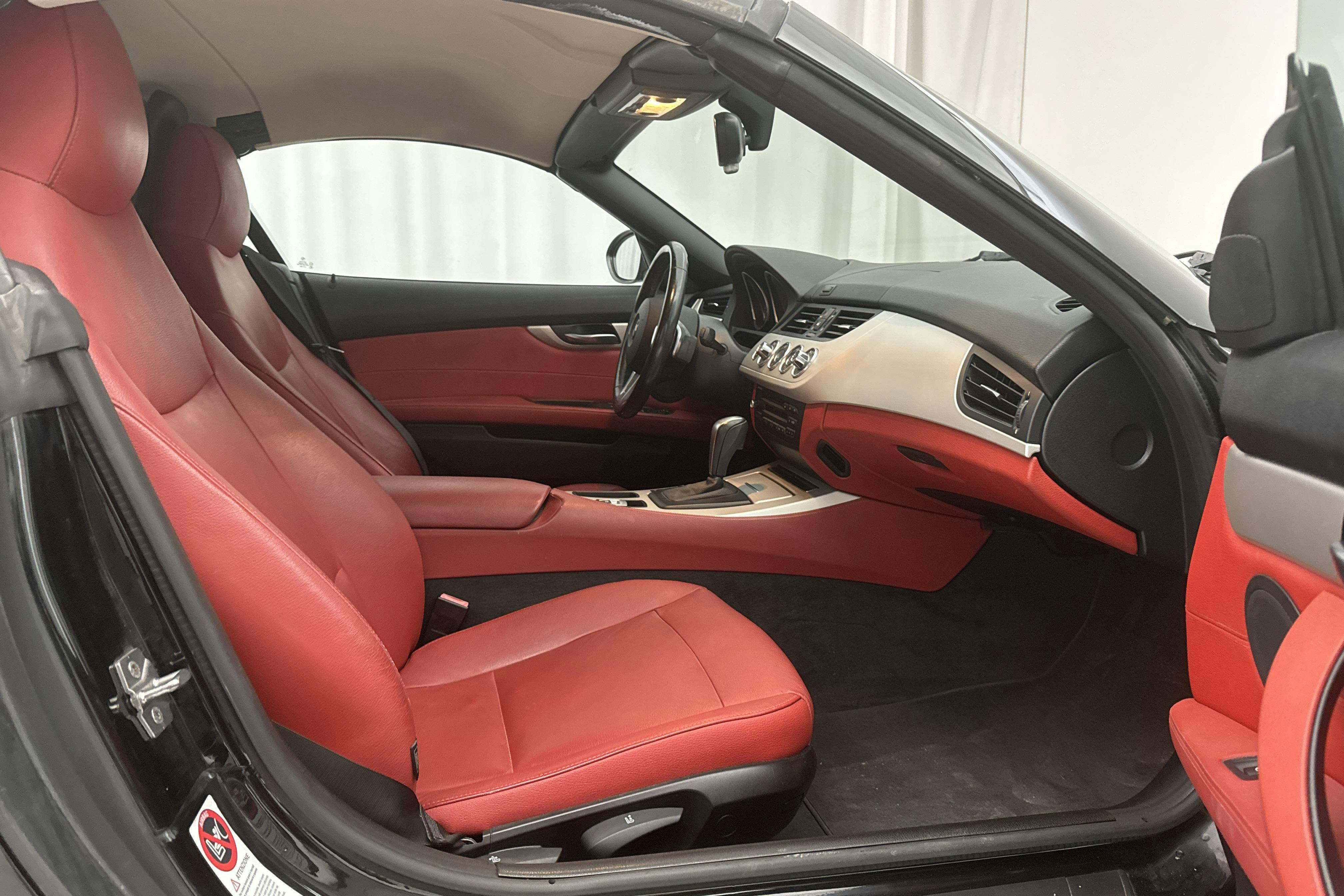 BMW Z4 sDrive 23i Roadster (204hk) - 4 608 mil - Automat - svart - 2010