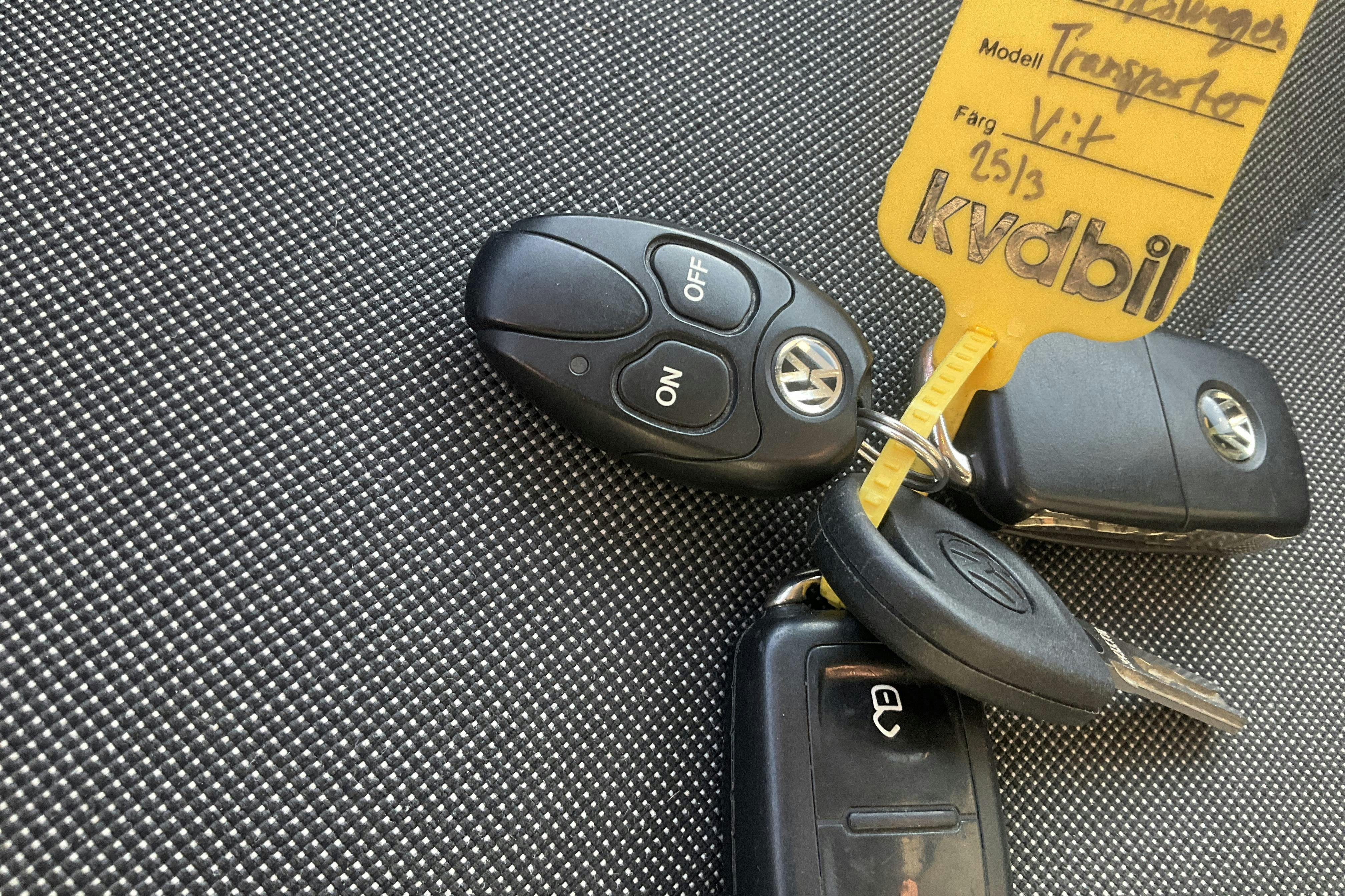 VW Transporter T5 2.0 TDI (102hk) - 212 760 km - Manualna - biały - 2015