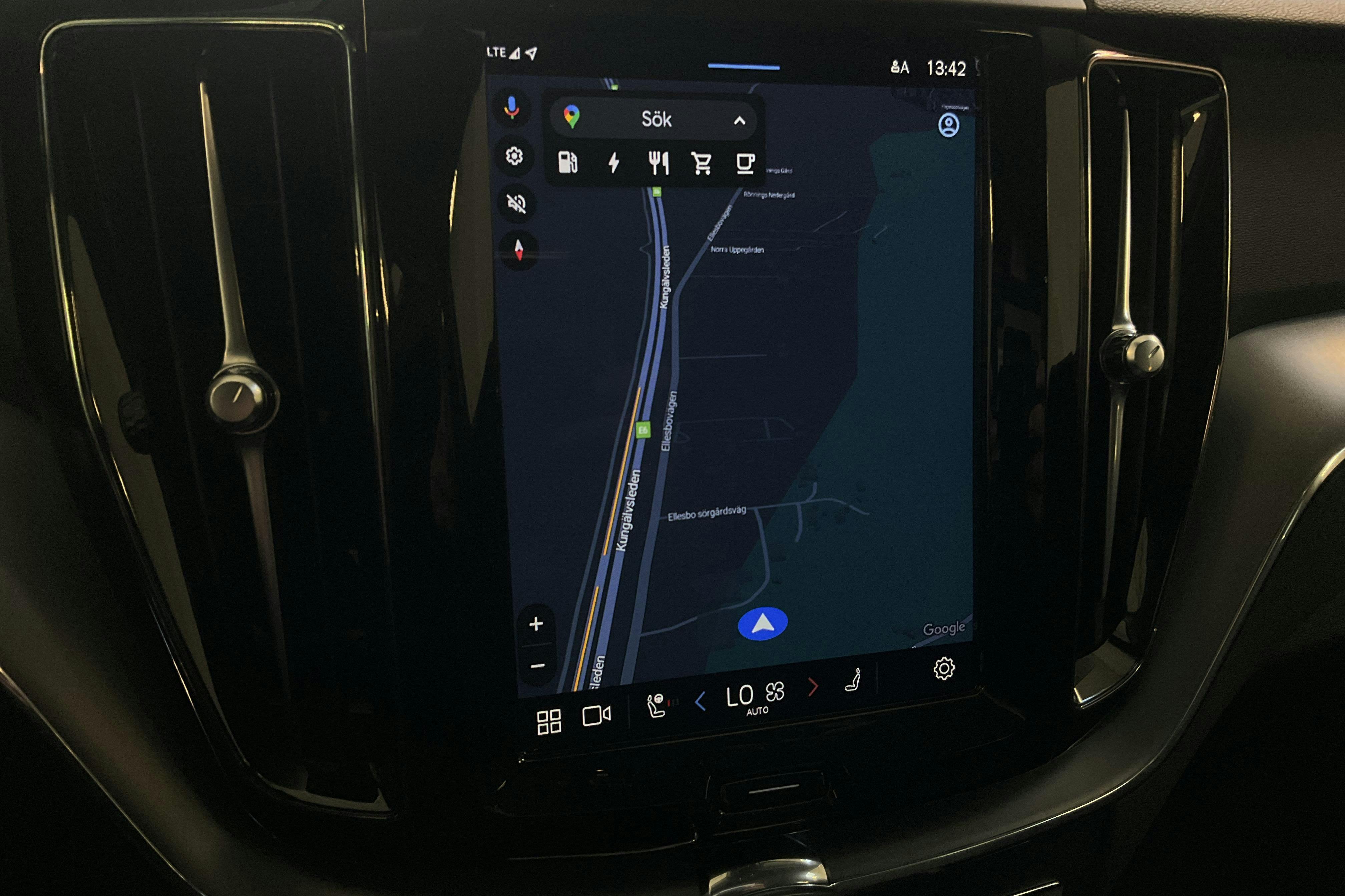 Volvo XC60 T6 AWD Recharge (350hk) - 6 964 mil - Automat - silver - 2023