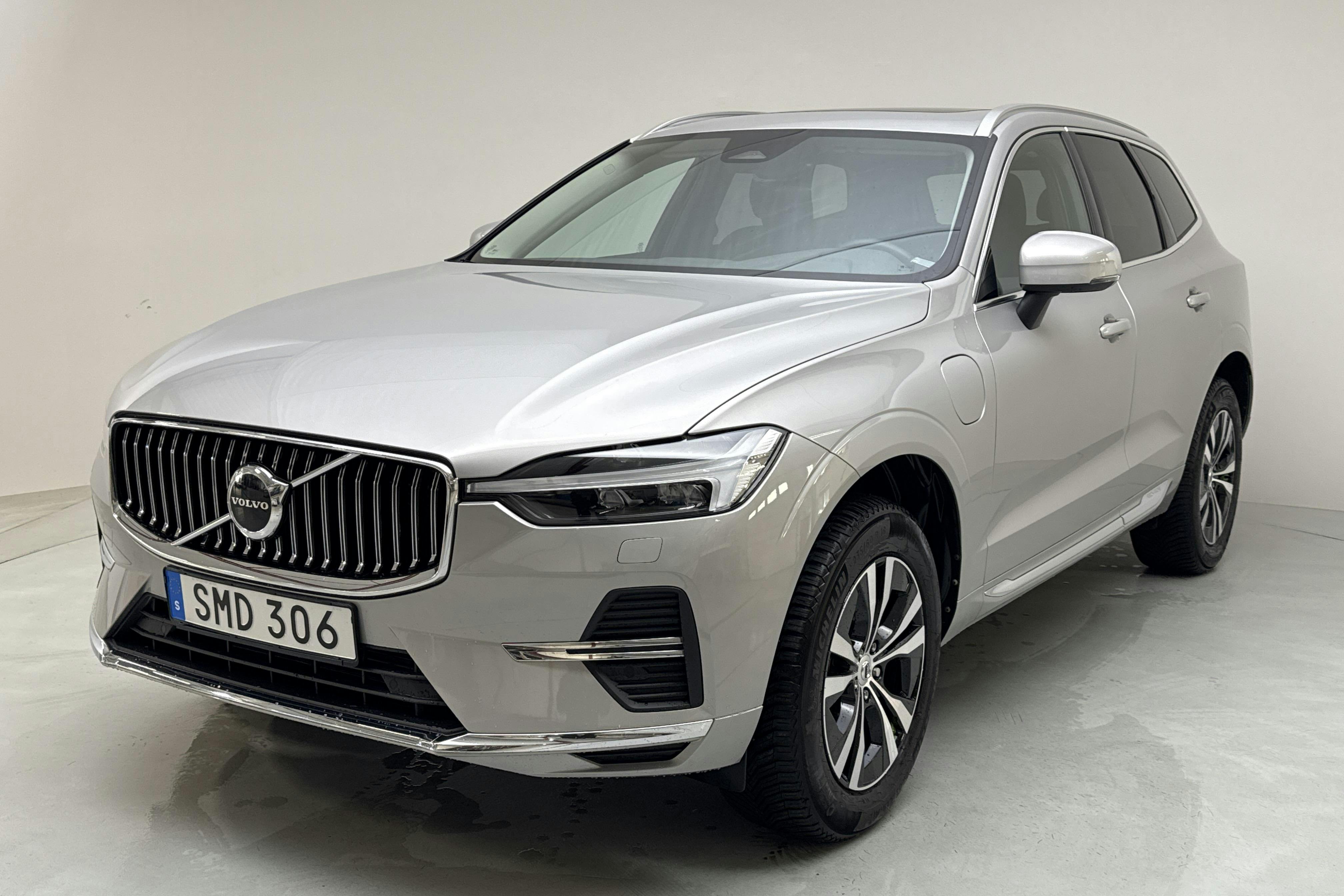 Volvo XC60 T6 AWD Recharge (350hk) - 69 640 km - Automatic - silver - 2023