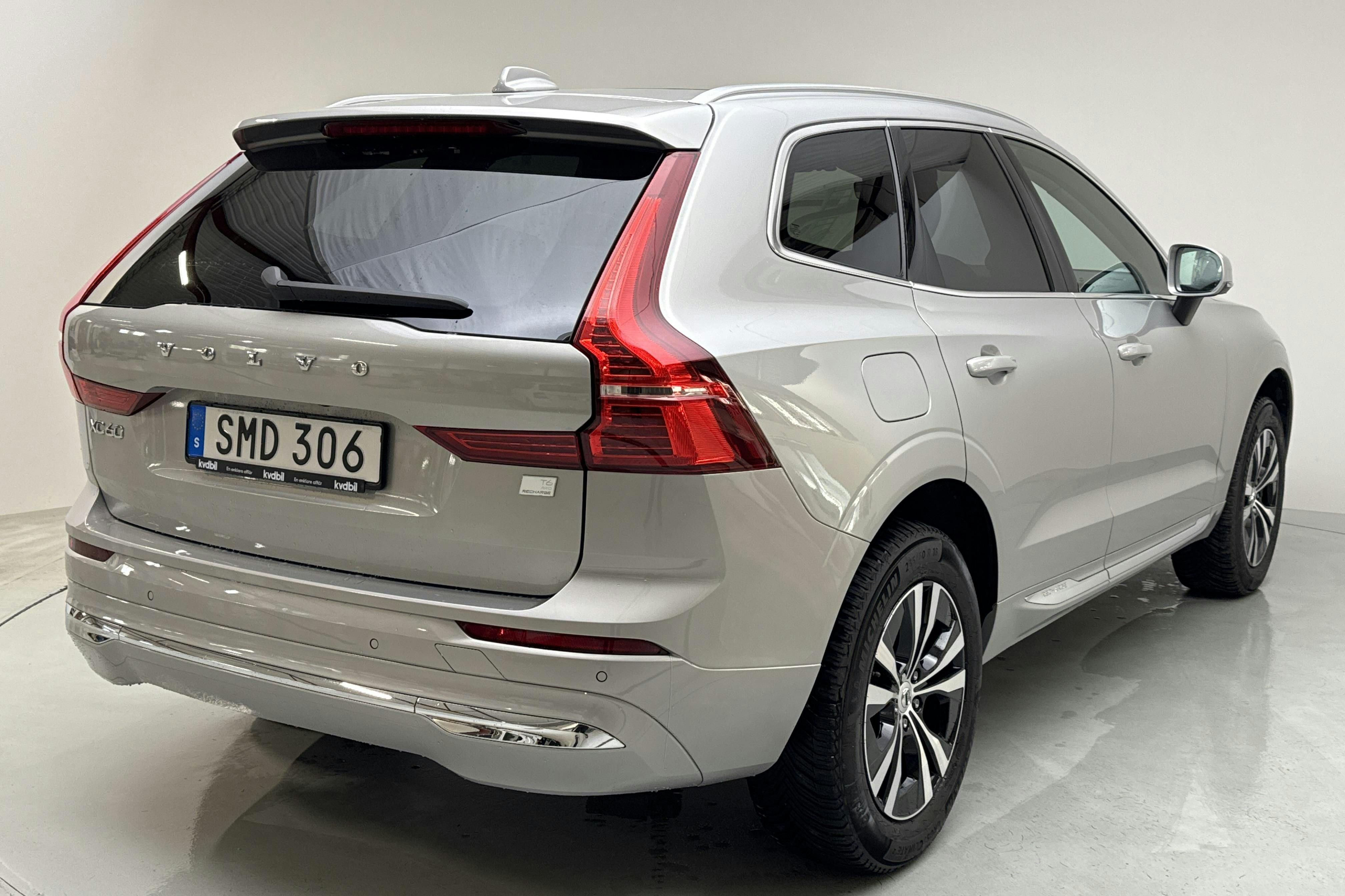 Volvo XC60 T6 AWD Recharge (350hk) - 6 964 mil - Automat - silver - 2023