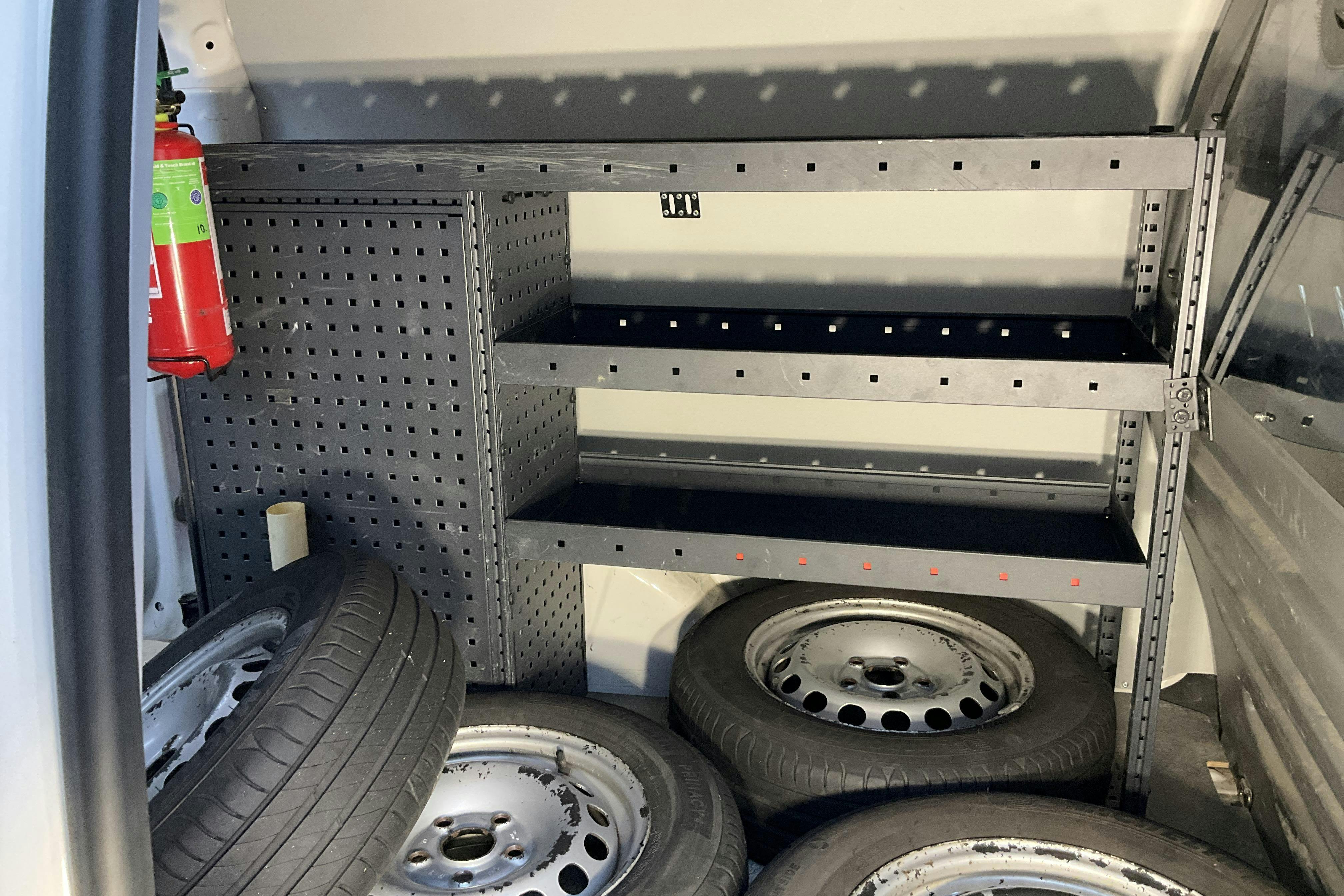 VW Caddy 2.0 TDI Skåp 4MOTION (122hk) - 91 690 km - Käsitsi - valge - 2018