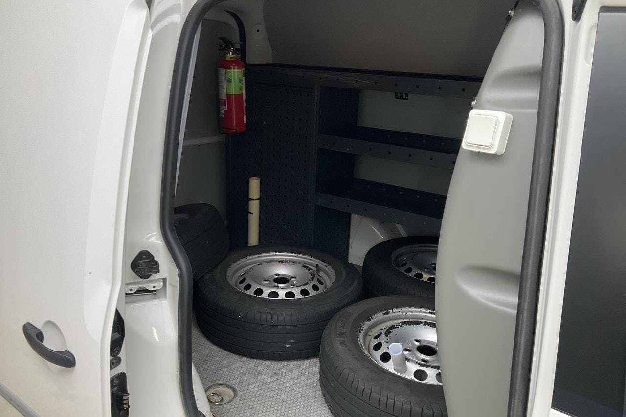 VW Caddy 2.0 TDI Skåp 4MOTION (122hk) - 91 690 km - Käsitsi - valge - 2018