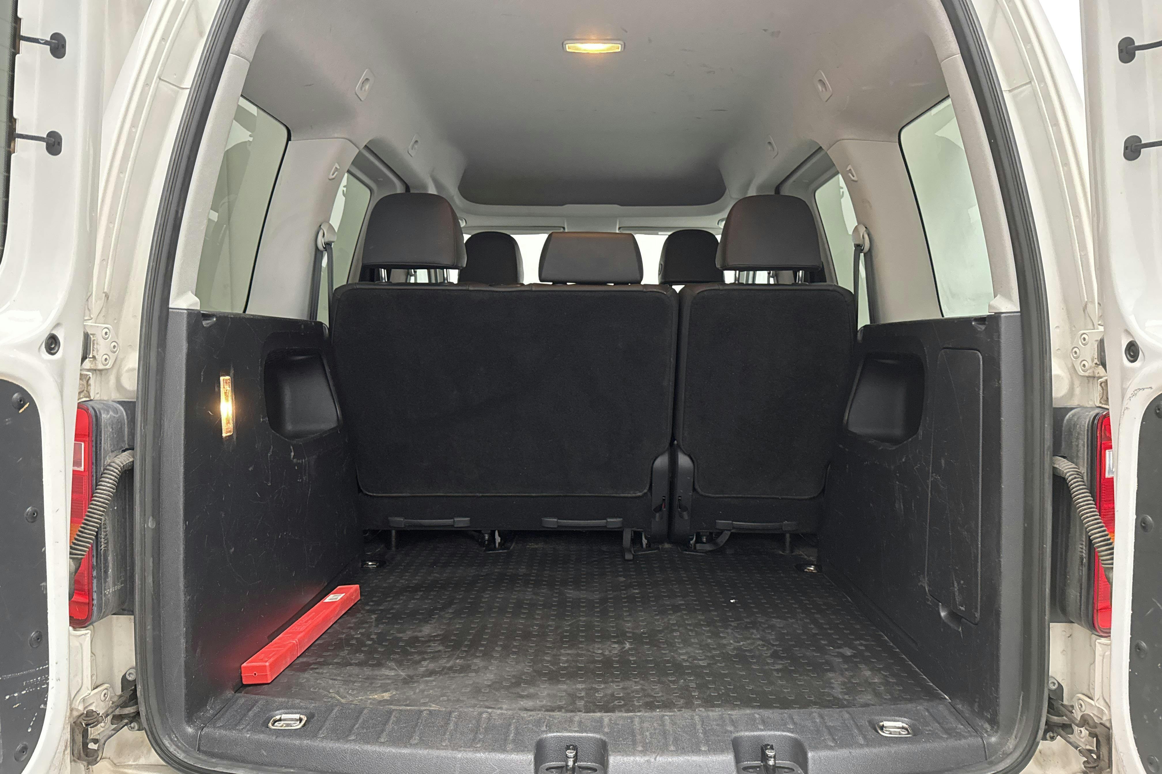 VW Caddy Life 1.4 TGI (110hk) - 60 670 km - Automaatne - valge - 2017