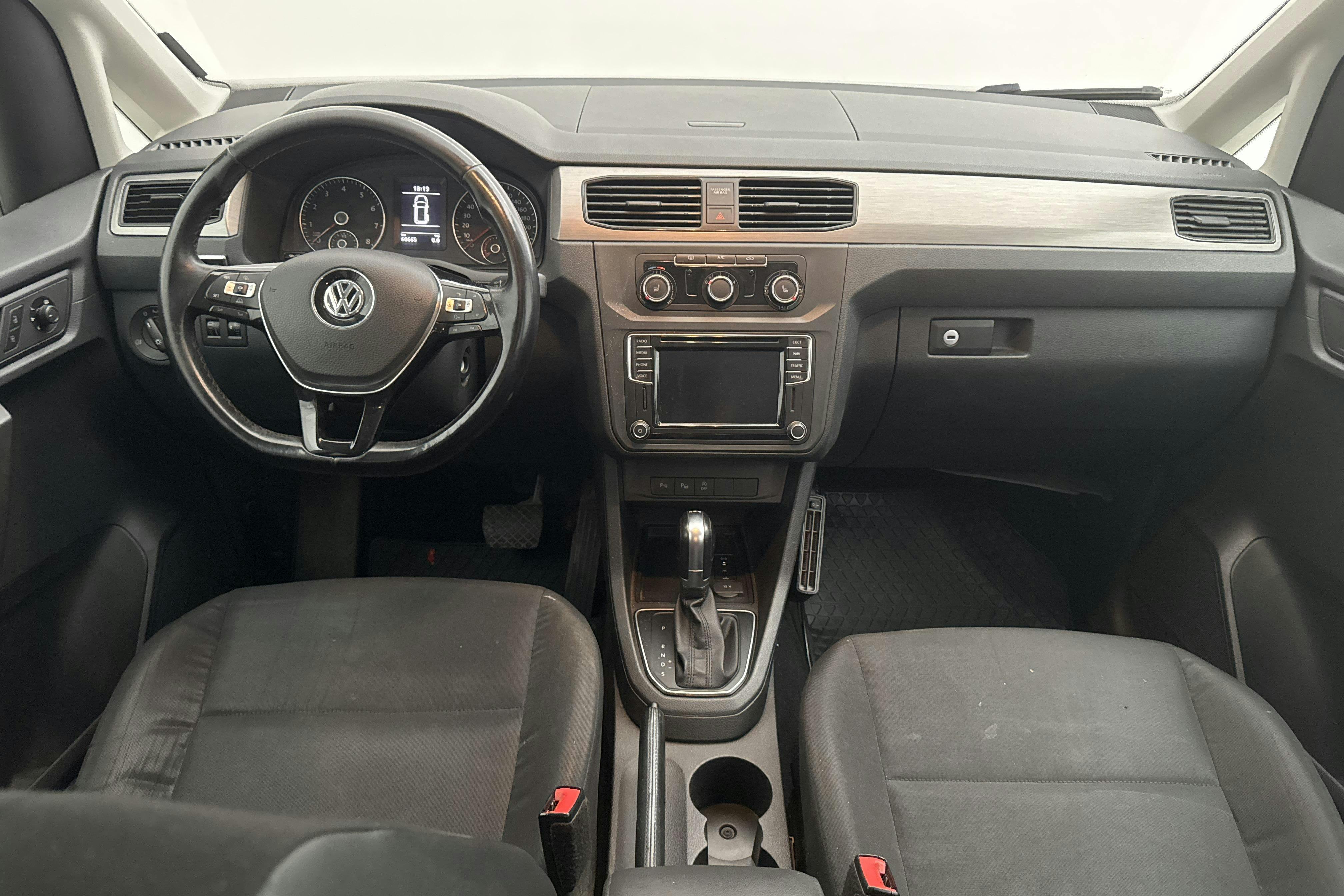 VW Caddy Life 1.4 TGI (110hk) - 60 670 km - Automaatne - valge - 2017