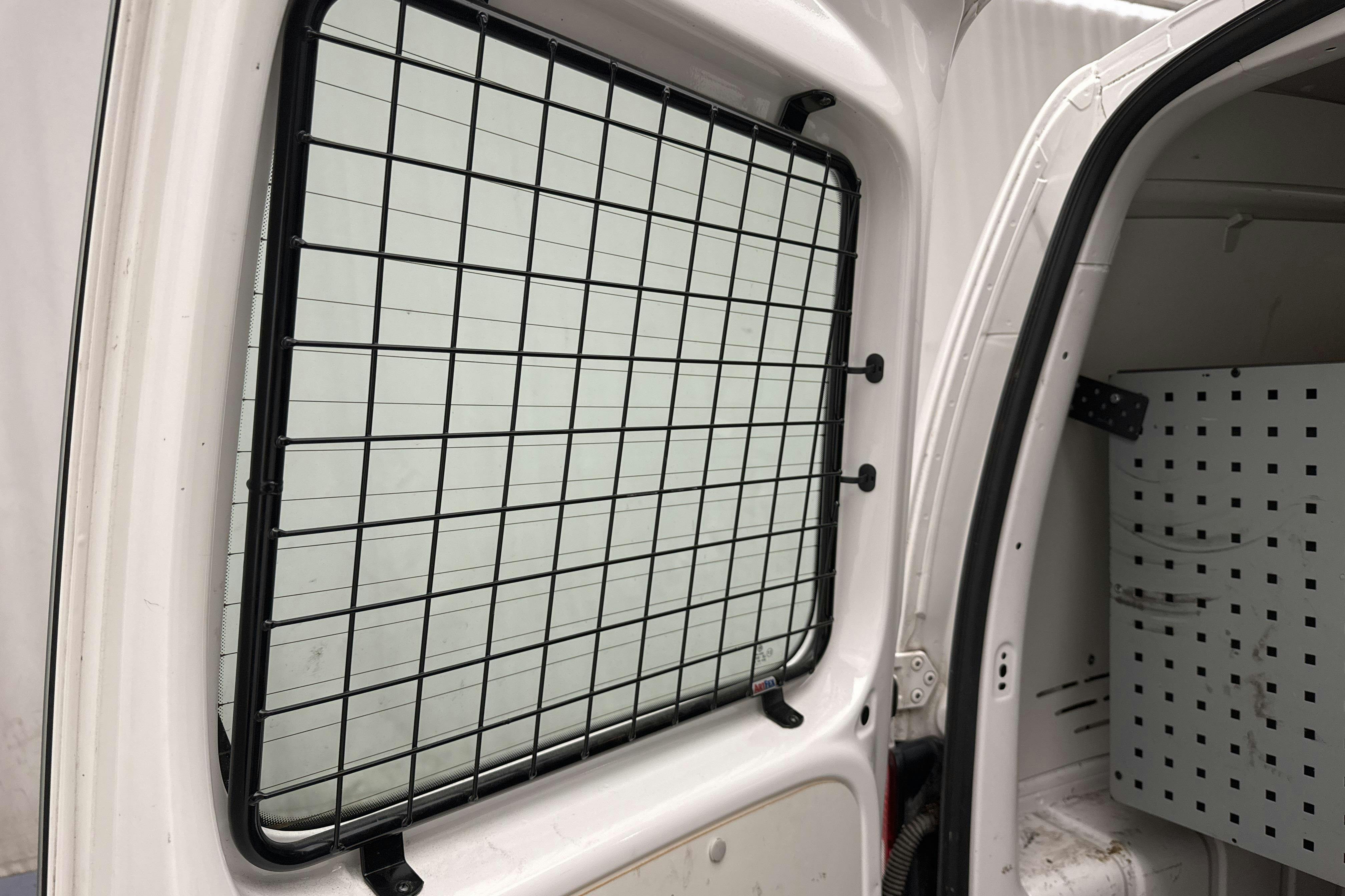 VW Caddy 2.0 Ecofuel Skåp (109hk) - 56 750 km - Käsitsi - valge - 2015