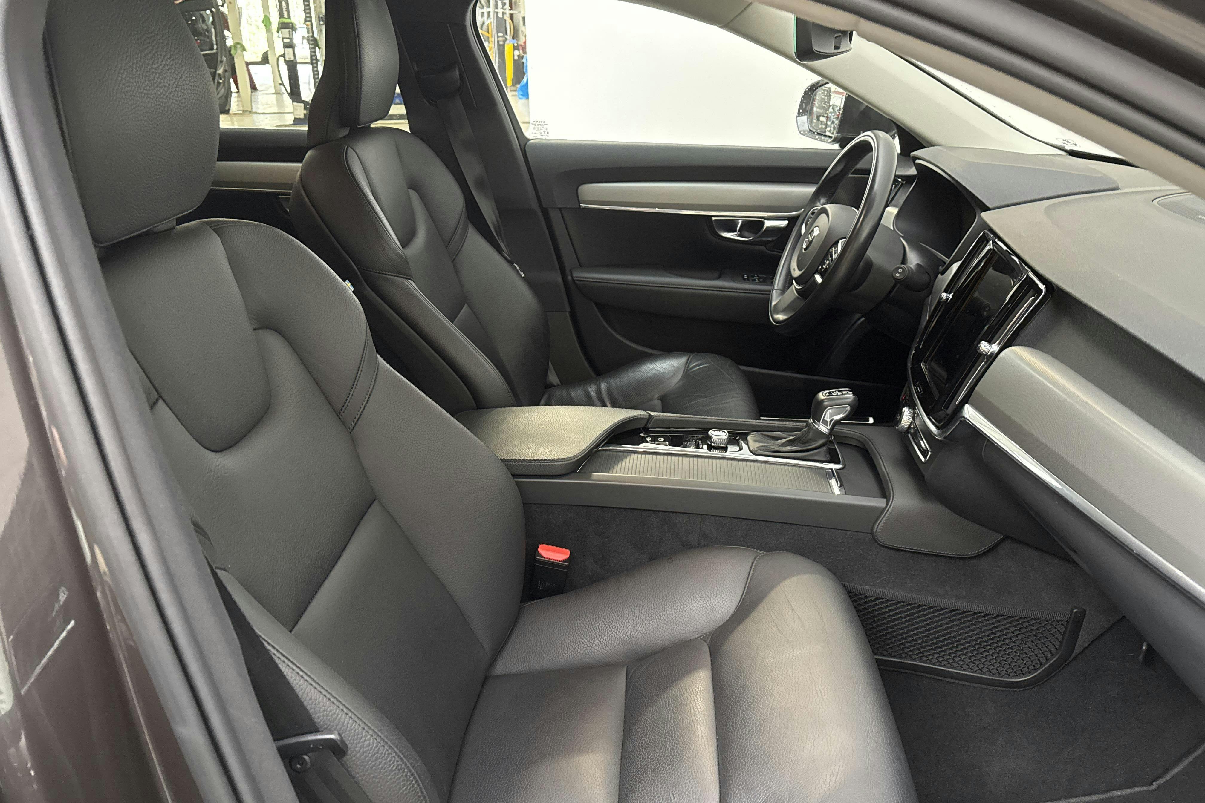Volvo V90 D4 (190hk) - 68 900 km - Automatyczna - szary - 2021