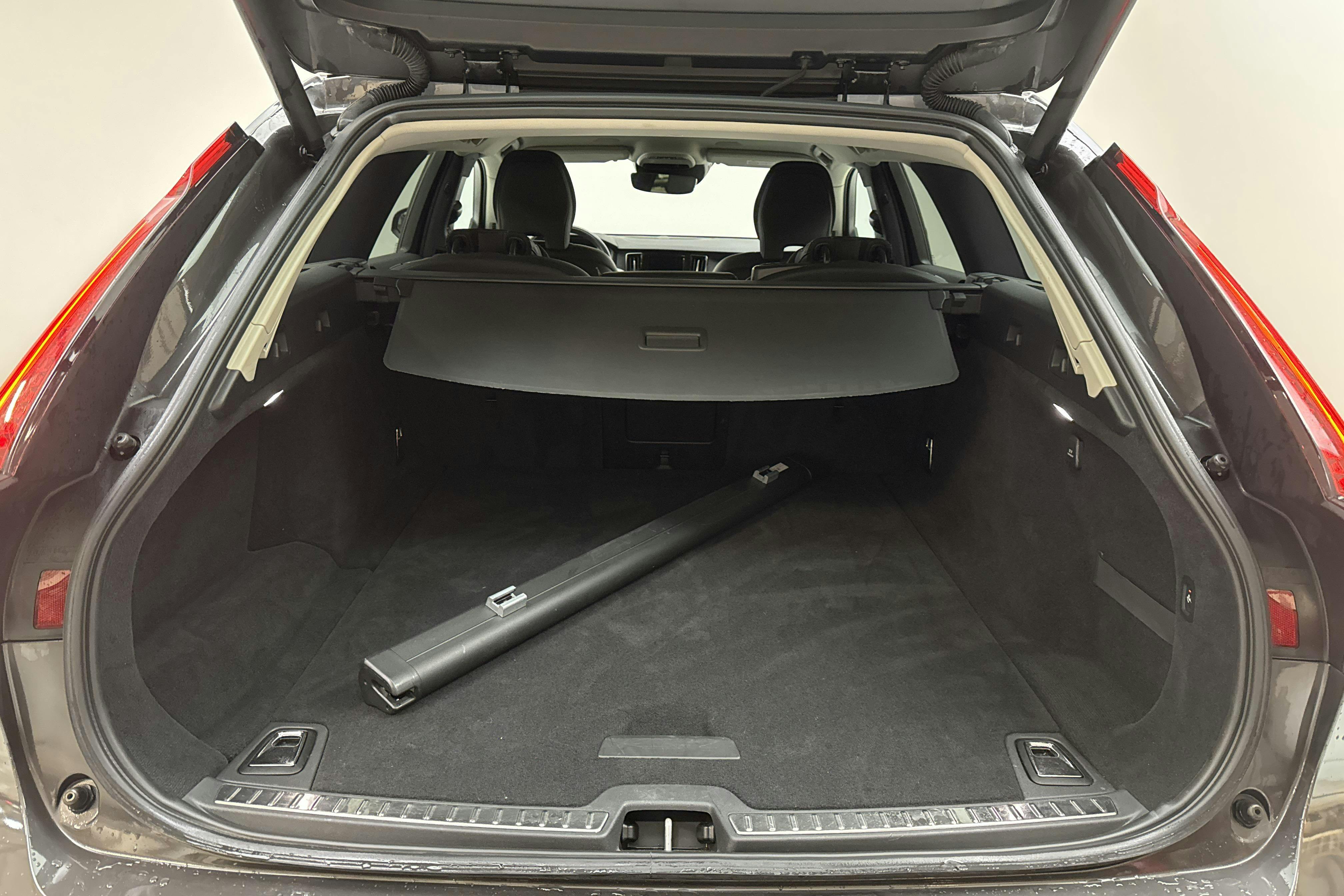 Volvo V90 D4 (190hk) - 68 900 km - Automatyczna - szary - 2021