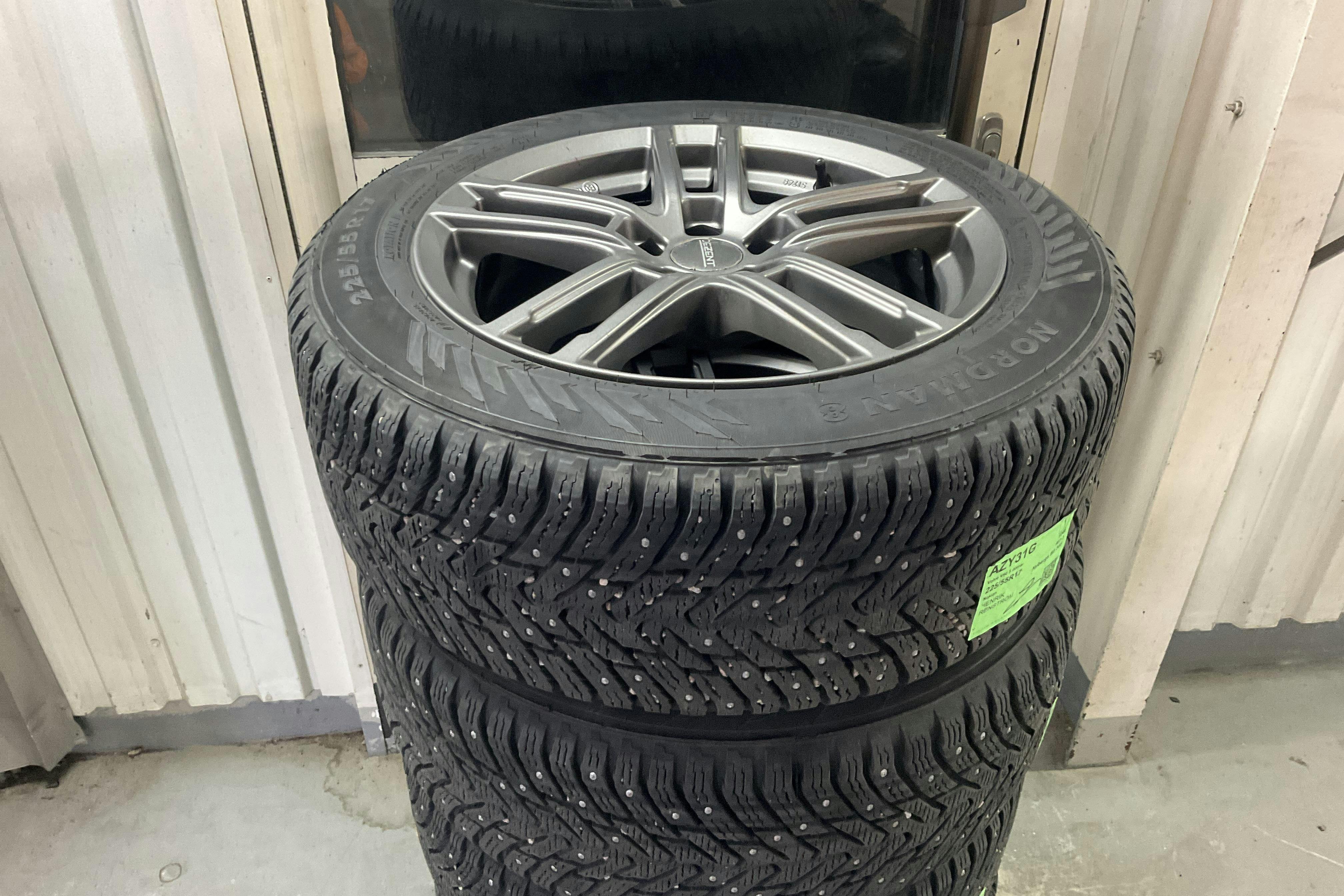 Volvo V90 D4 (190hk) - 68 900 km - Automatyczna - szary - 2021