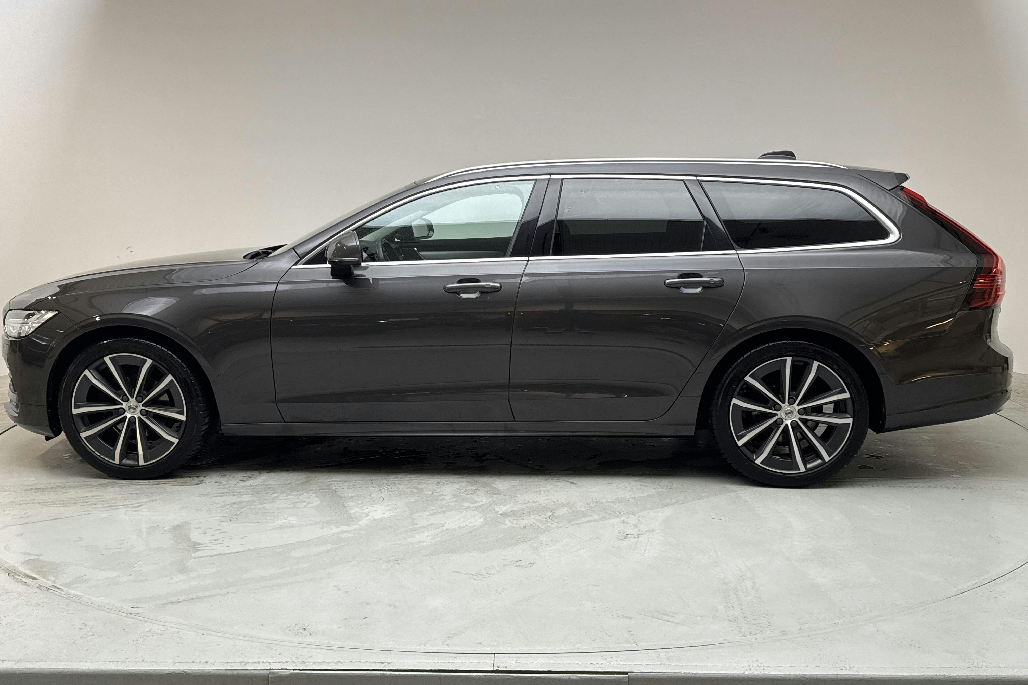 Volvo V90 D4 (190hk) - 68 900 km - Automatyczna - szary - 2021