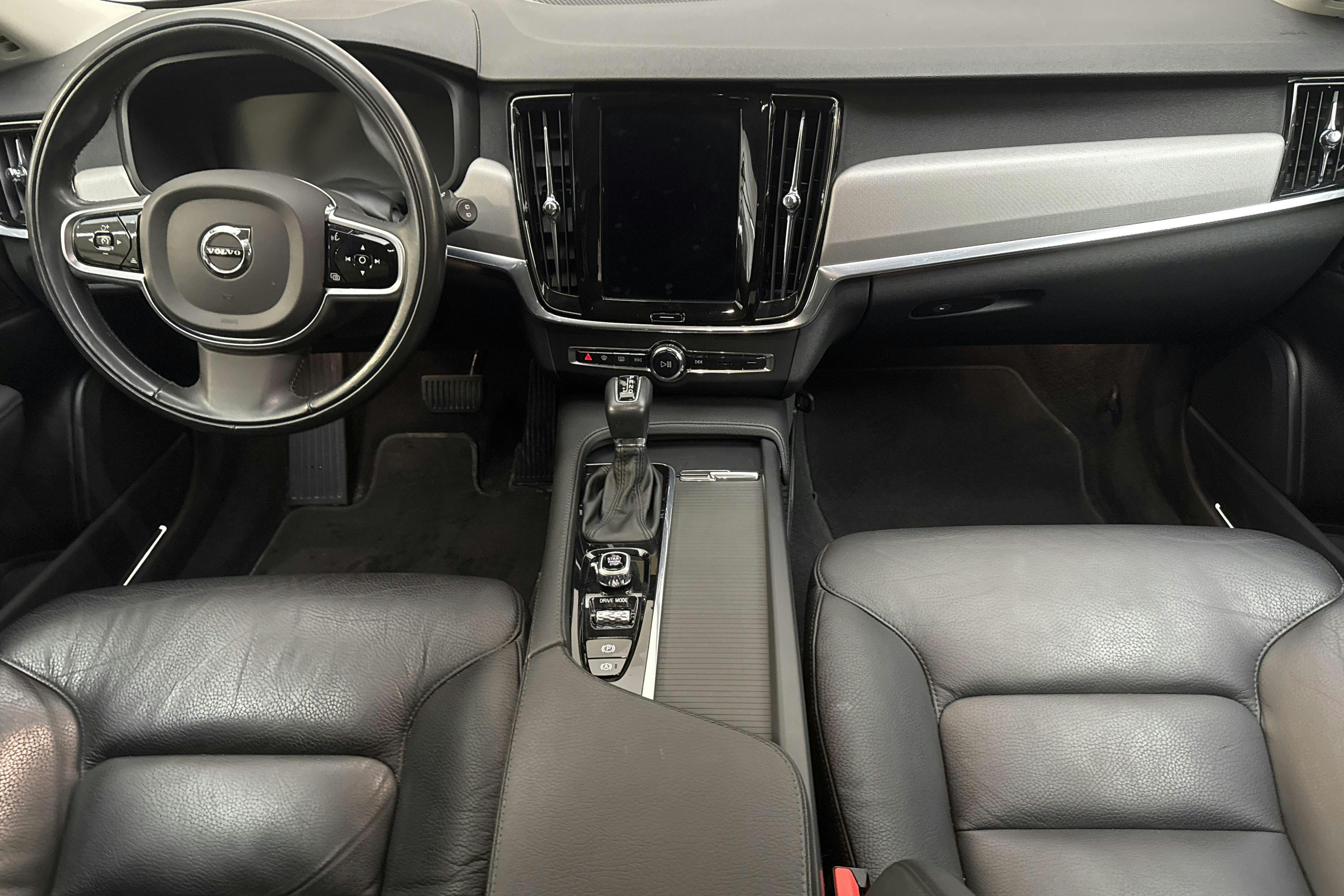 Volvo V90 D4 (190hk) - 68 900 km - Automatyczna - szary - 2021