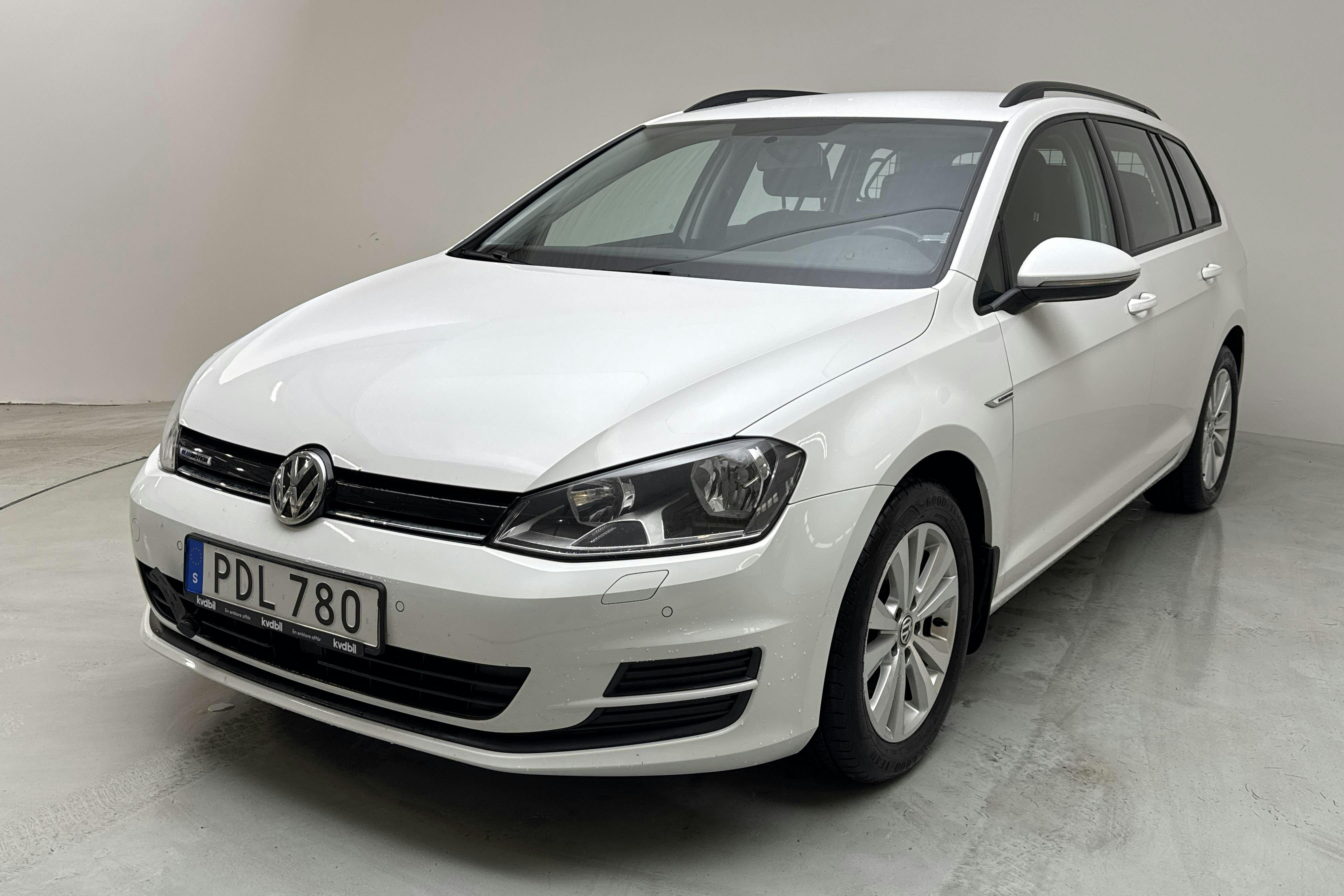 VW Golf VII 1.4 TGI BlueMotion Sportscombi (110hk) - 10 376 mil - Manuell - vit - 2017