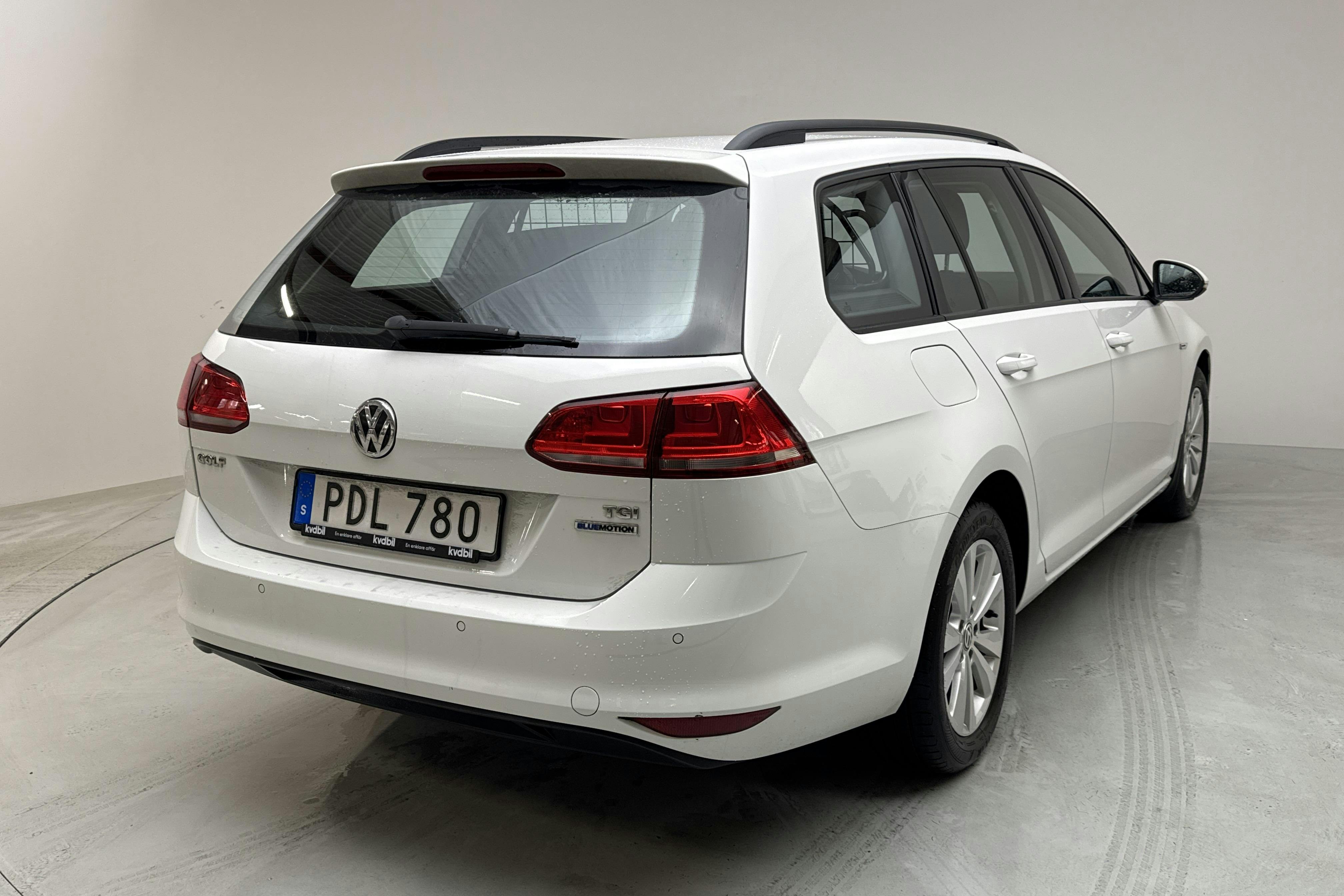VW Golf VII 1.4 TGI BlueMotion Sportscombi (110hk) - 10 376 mil - Manuell - vit - 2017