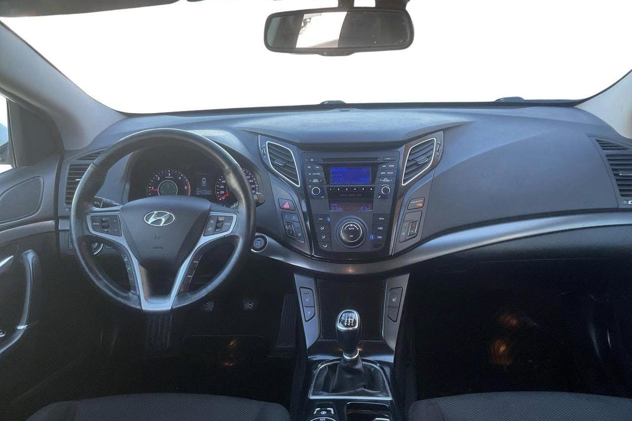 Hyundai i40 1.7 CRDi Kombi (136hk) - 17 489 mil - Manuell - vit - 2012