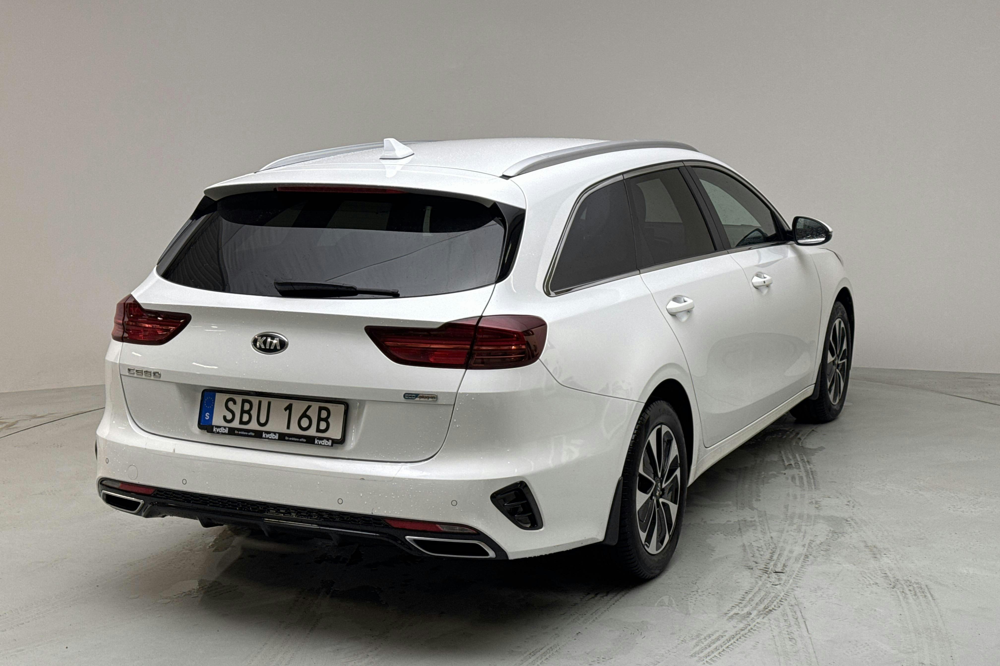 KIA Ceed 1.6 Plug-in Hybrid SW (141hk) - 129 360 km - Automaatne - valge - 2021