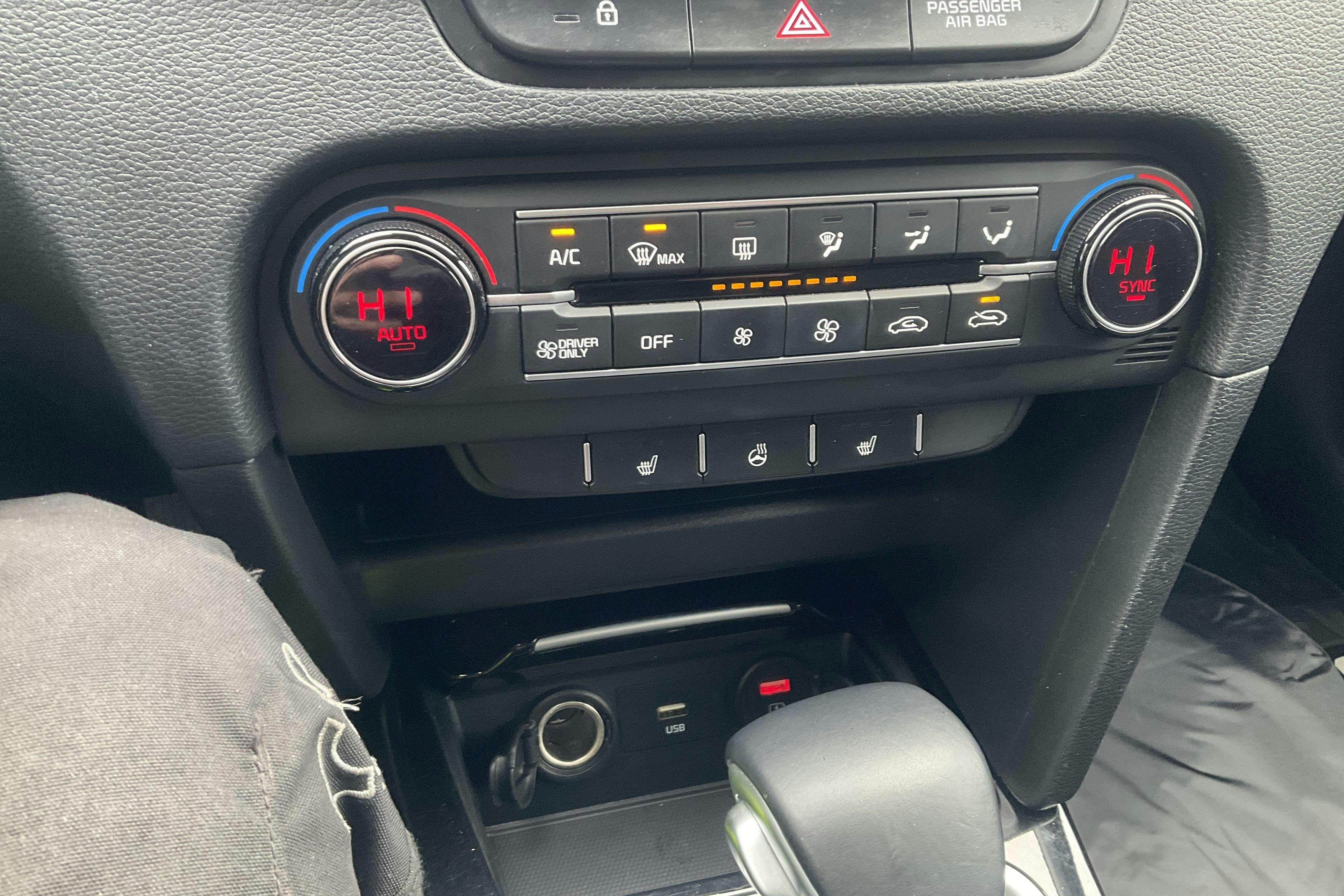 KIA Ceed 1.6 Plug-in Hybrid SW (141hk) - 129 360 km - Automaatne - valge - 2021