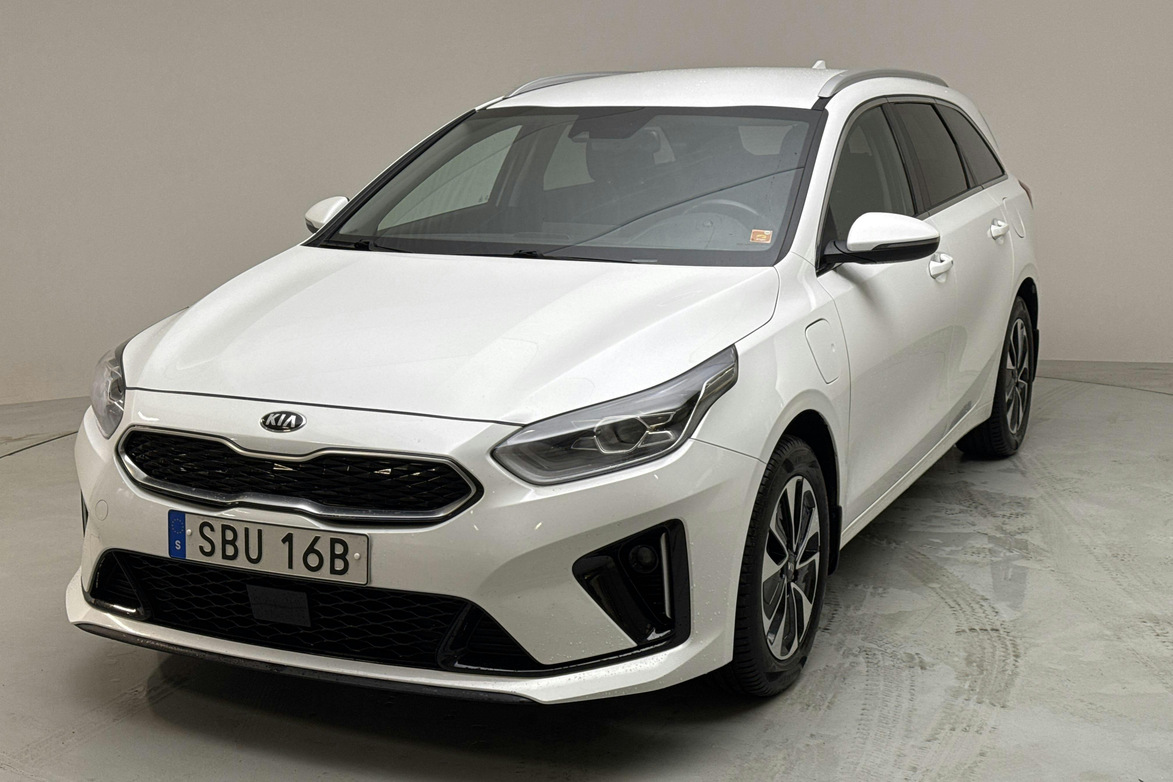 KIA Ceed 1.6 Plug-in Hybrid SW (141hk) - 129 360 km - Automaatne - valge - 2021
