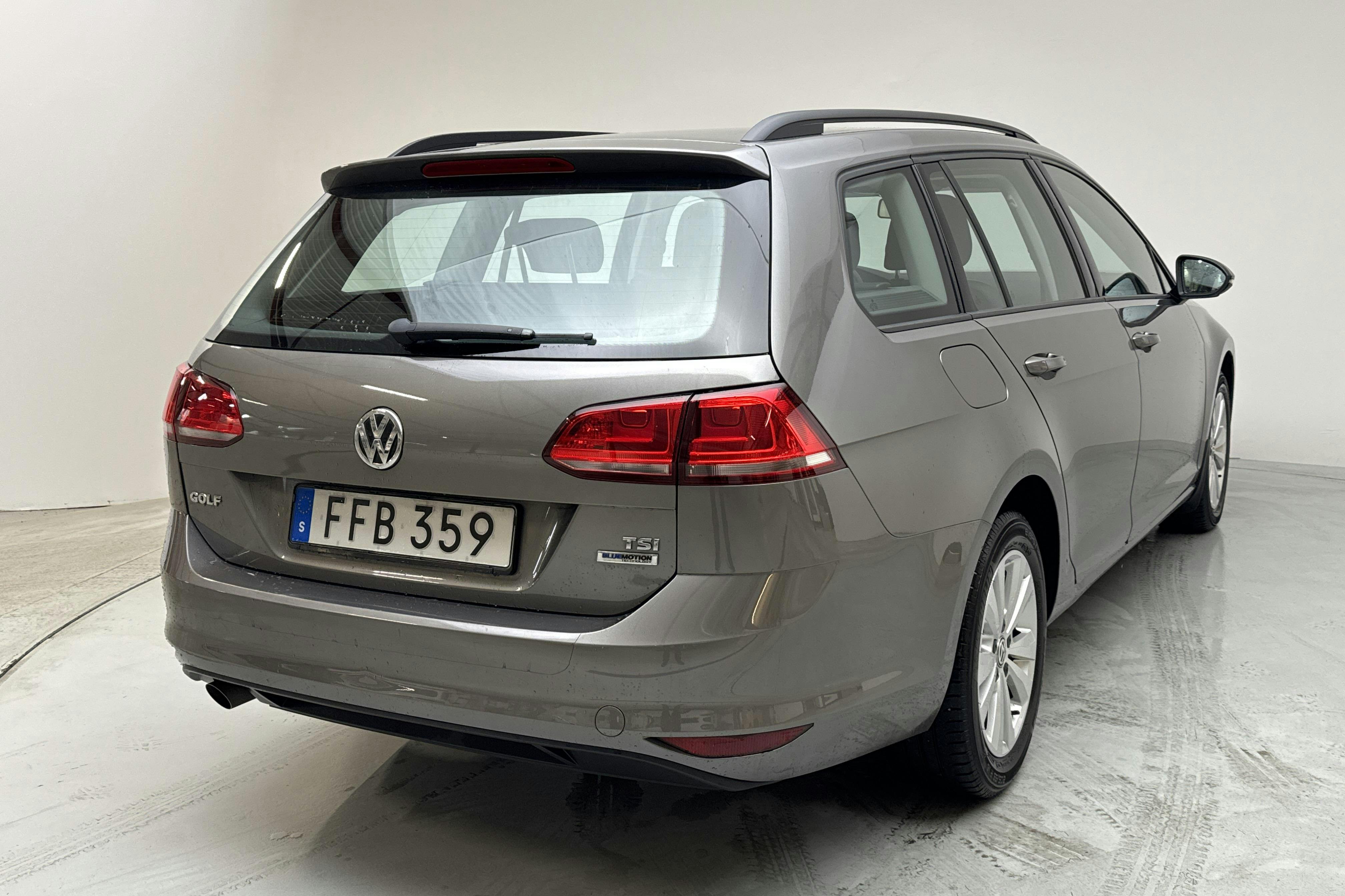 VW Golf VII 1.2 TSI Sportscombi (105hk) - 129 950 km - Käsitsi - hall - 2015