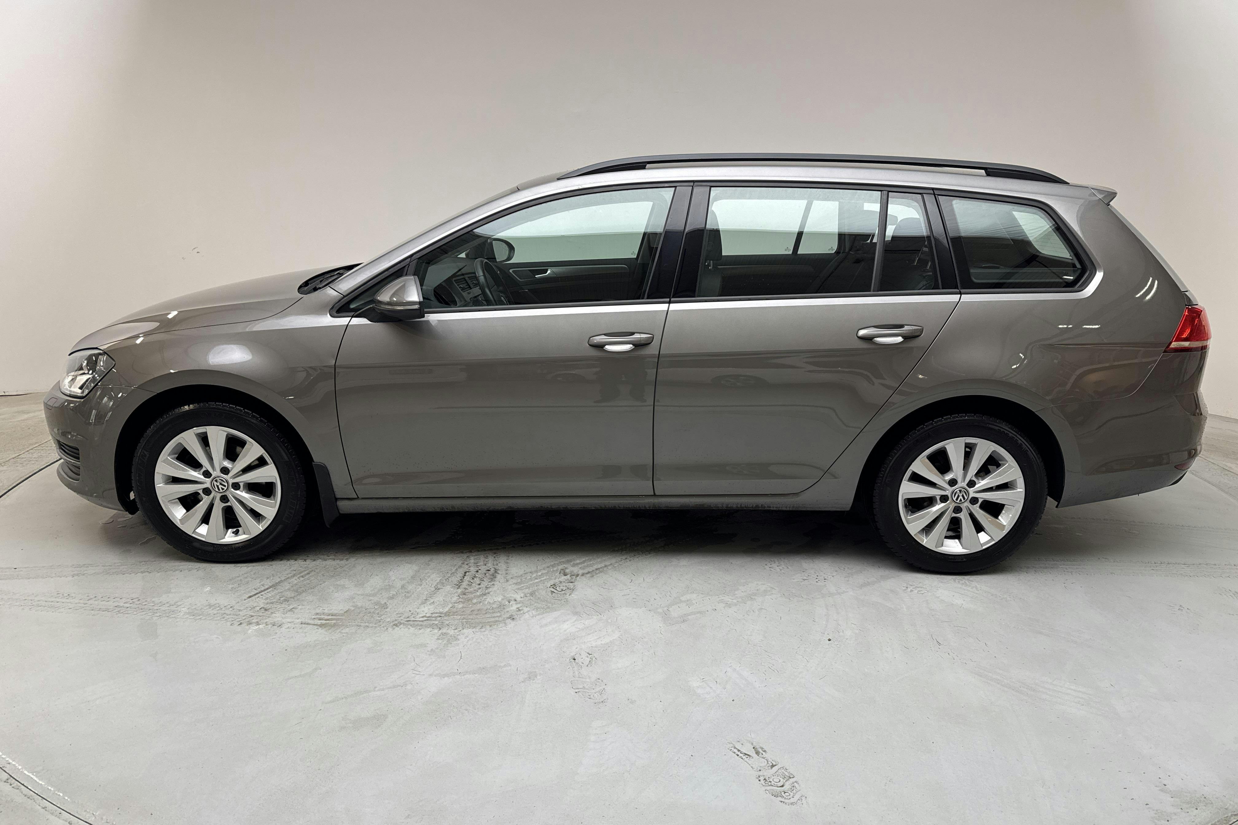 VW Golf VII 1.2 TSI Sportscombi (105hk) - 129 950 km - Käsitsi - hall - 2015
