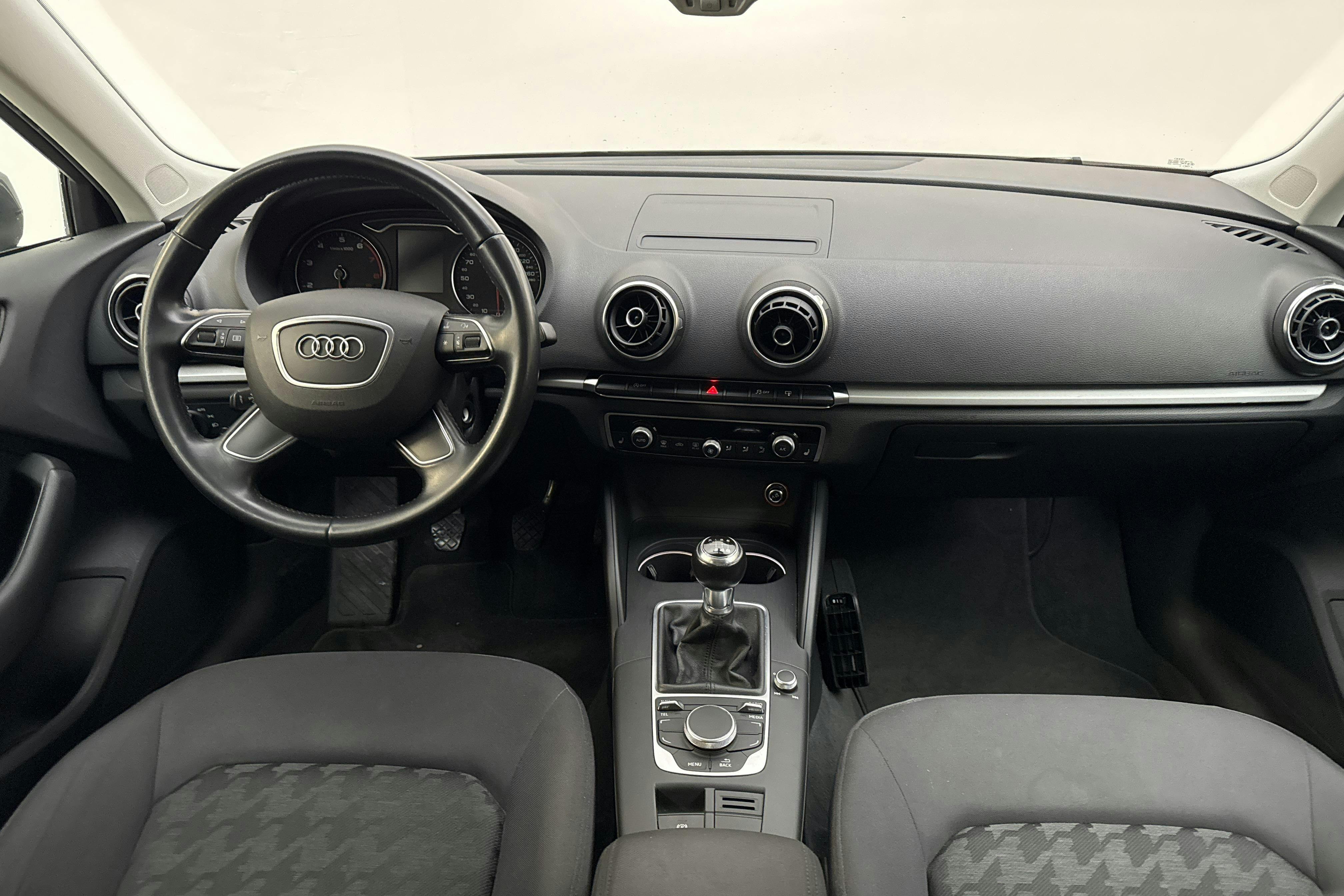 Audi A3 1.2 TFSI Sportback (110hk) - 15 358 mil - Manuell - grå - 2015