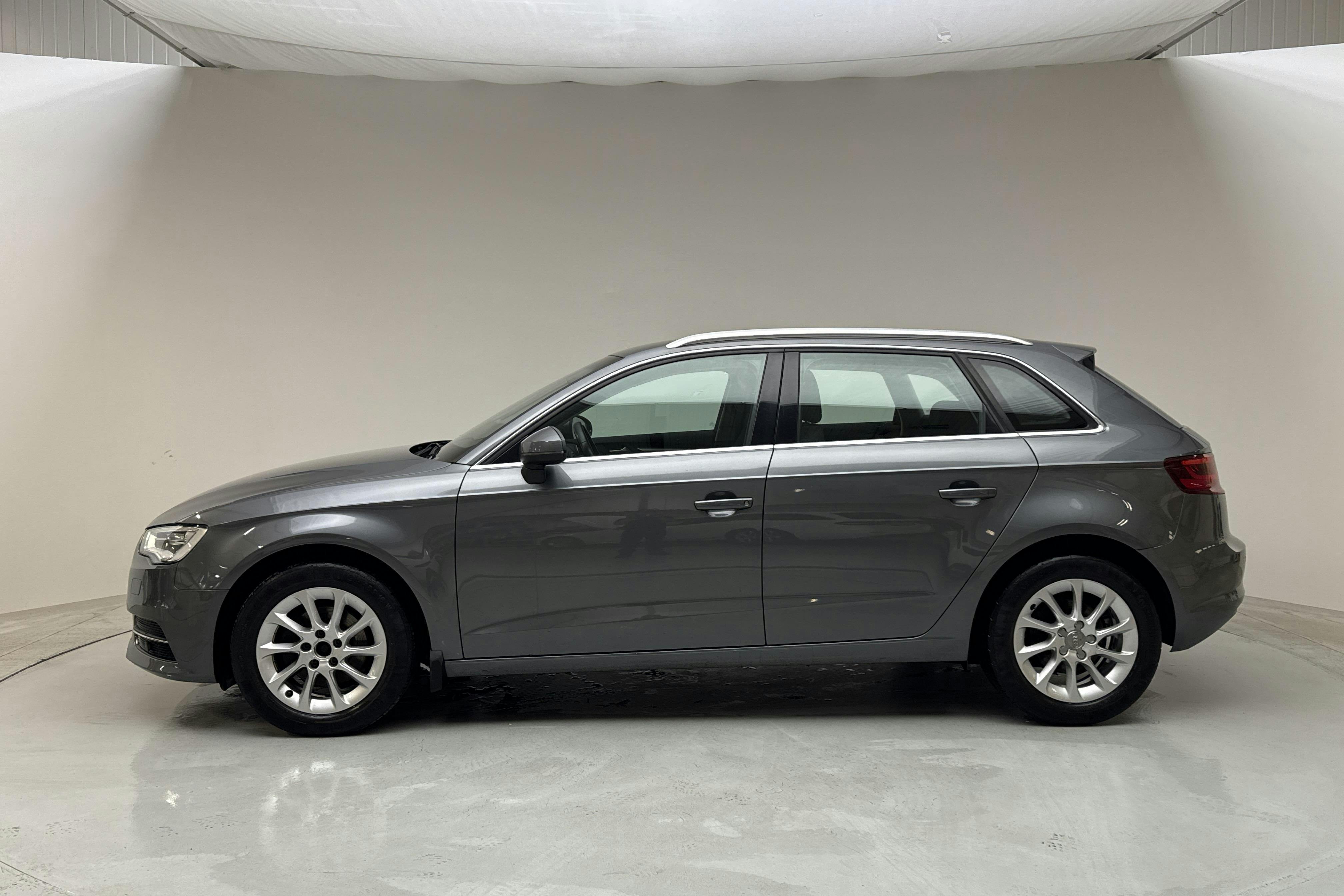 Audi A3 1.2 TFSI Sportback (110hk) - 15 358 mil - Manuell - grå - 2015