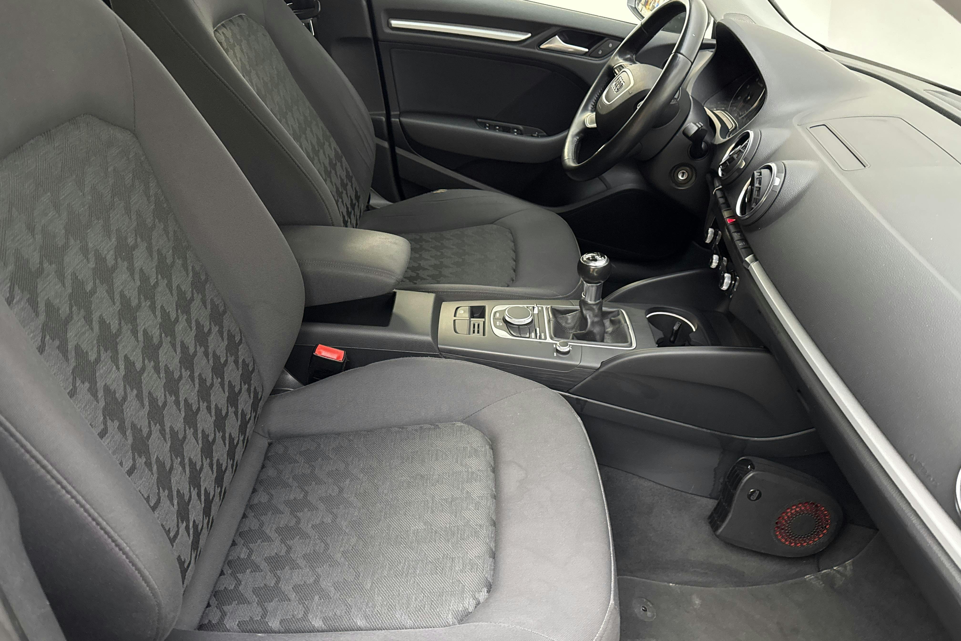 Audi A3 1.2 TFSI Sportback (110hk) - 15 358 mil - Manuell - grå - 2015