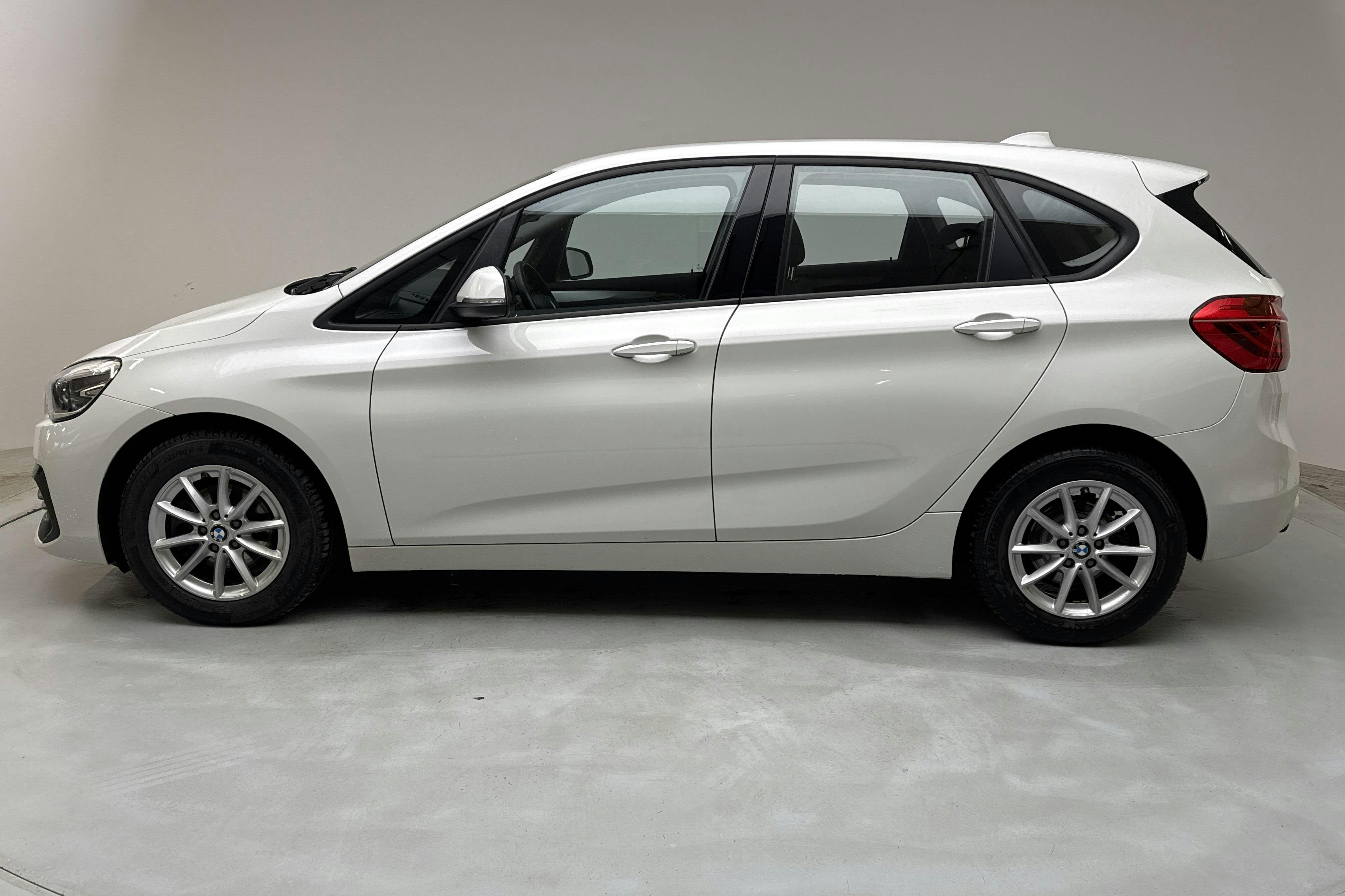 BMW 218i Active Tourer LCI, F45 (140hk) - 11 338 mil - Automat - vit - 2019