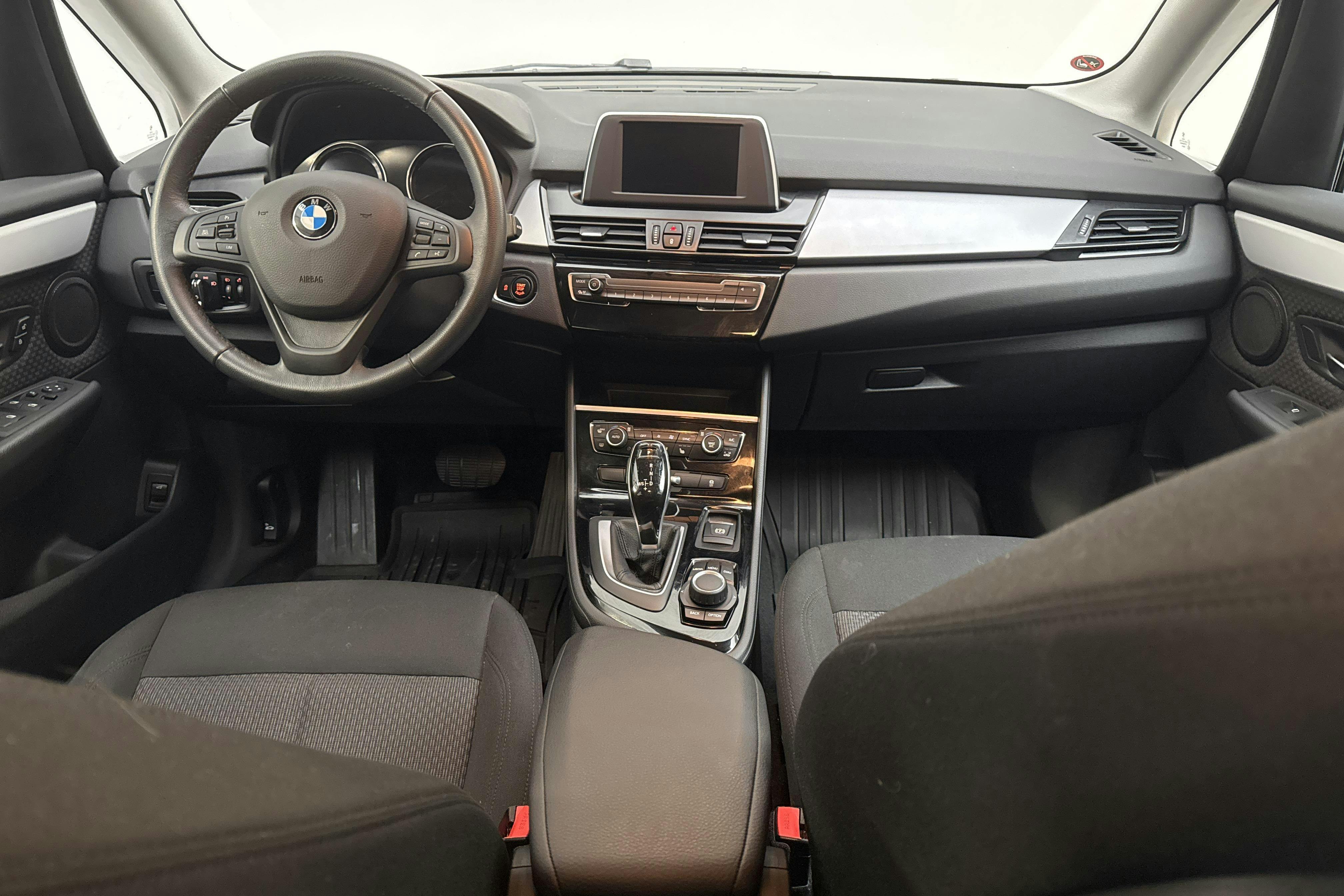 BMW 218i Active Tourer LCI, F45 (140hk) - 11 338 mil - Automat - vit - 2019