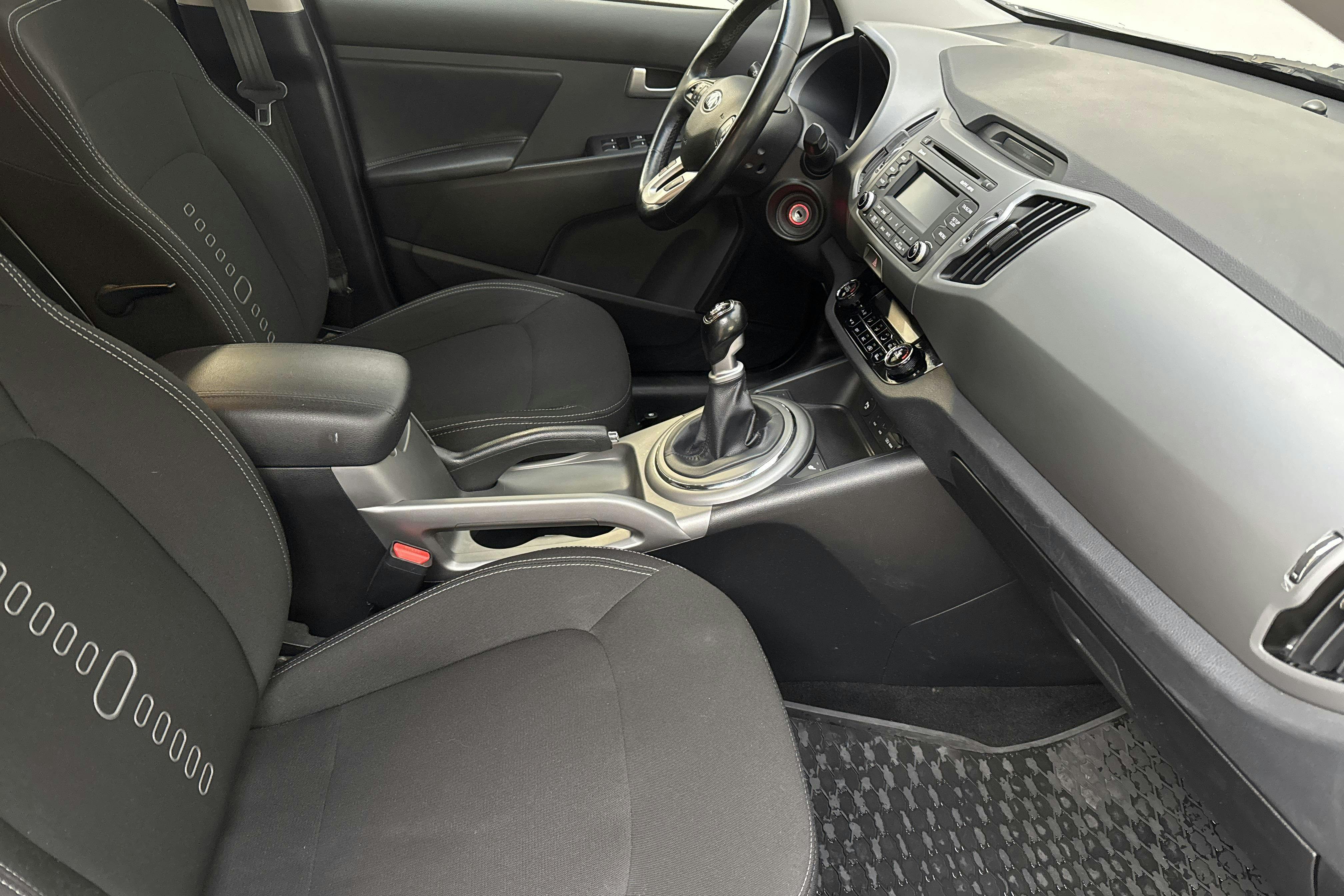 KIA Sportage 1.6 2WD (136hk) - 13 379 mil - Manuell - grå - 2014