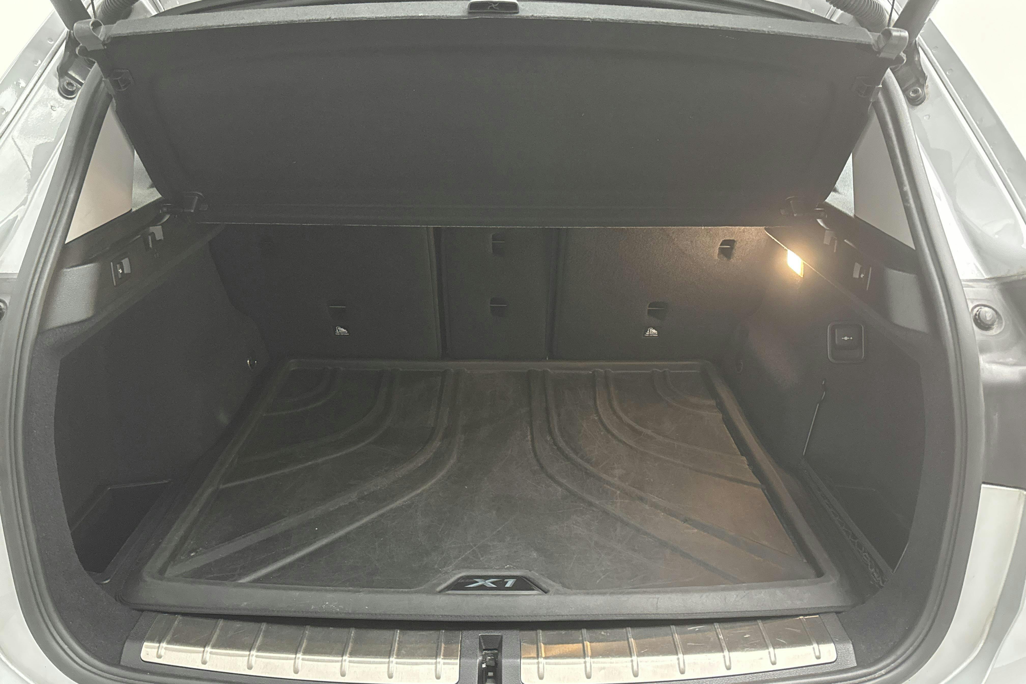BMW X1 xDrive18d, F48 (150hk) - 81 730 km - Automaatne - hõbe - 2018