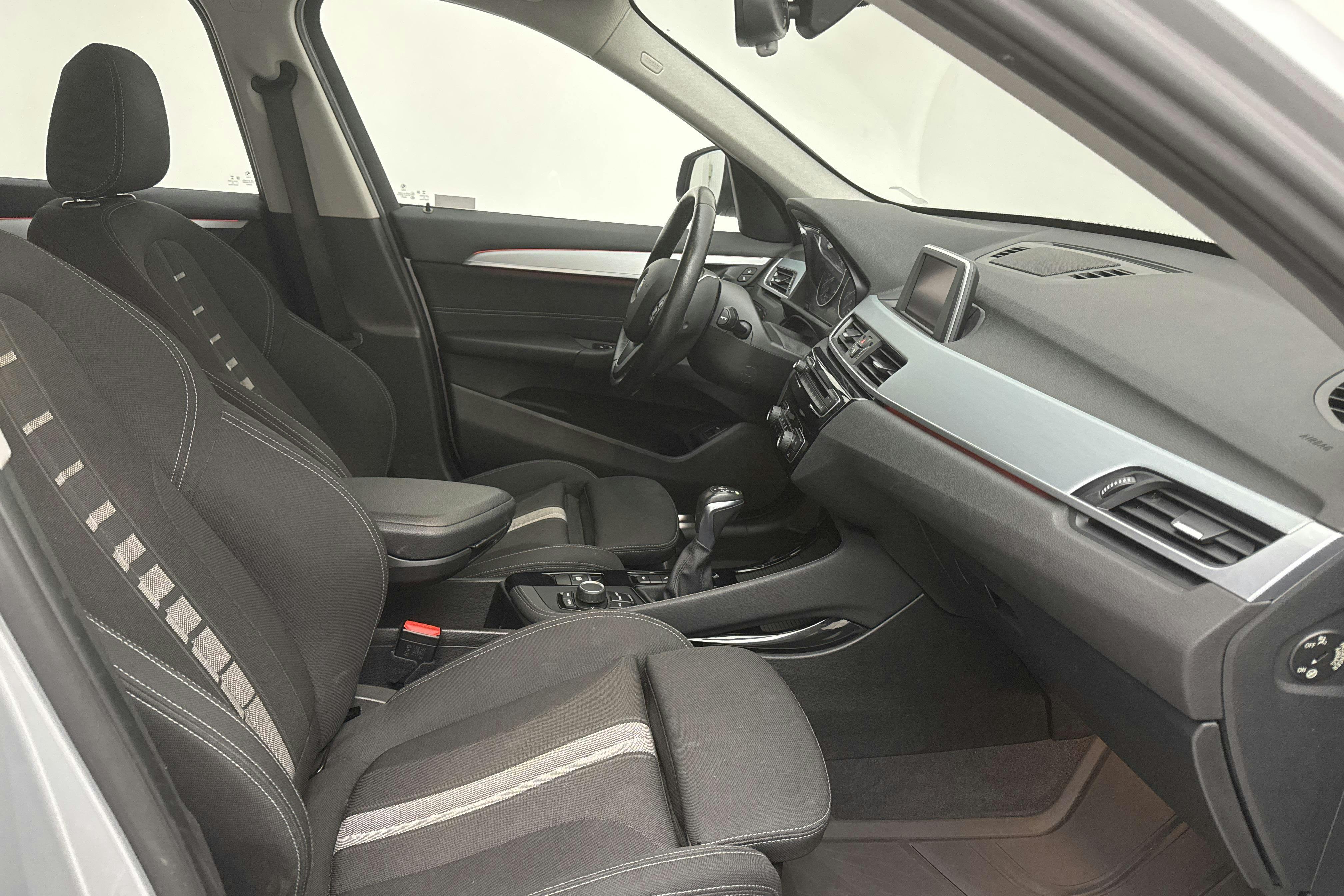 BMW X1 xDrive18d, F48 (150hk) - 81 730 km - Automaatne - hõbe - 2018