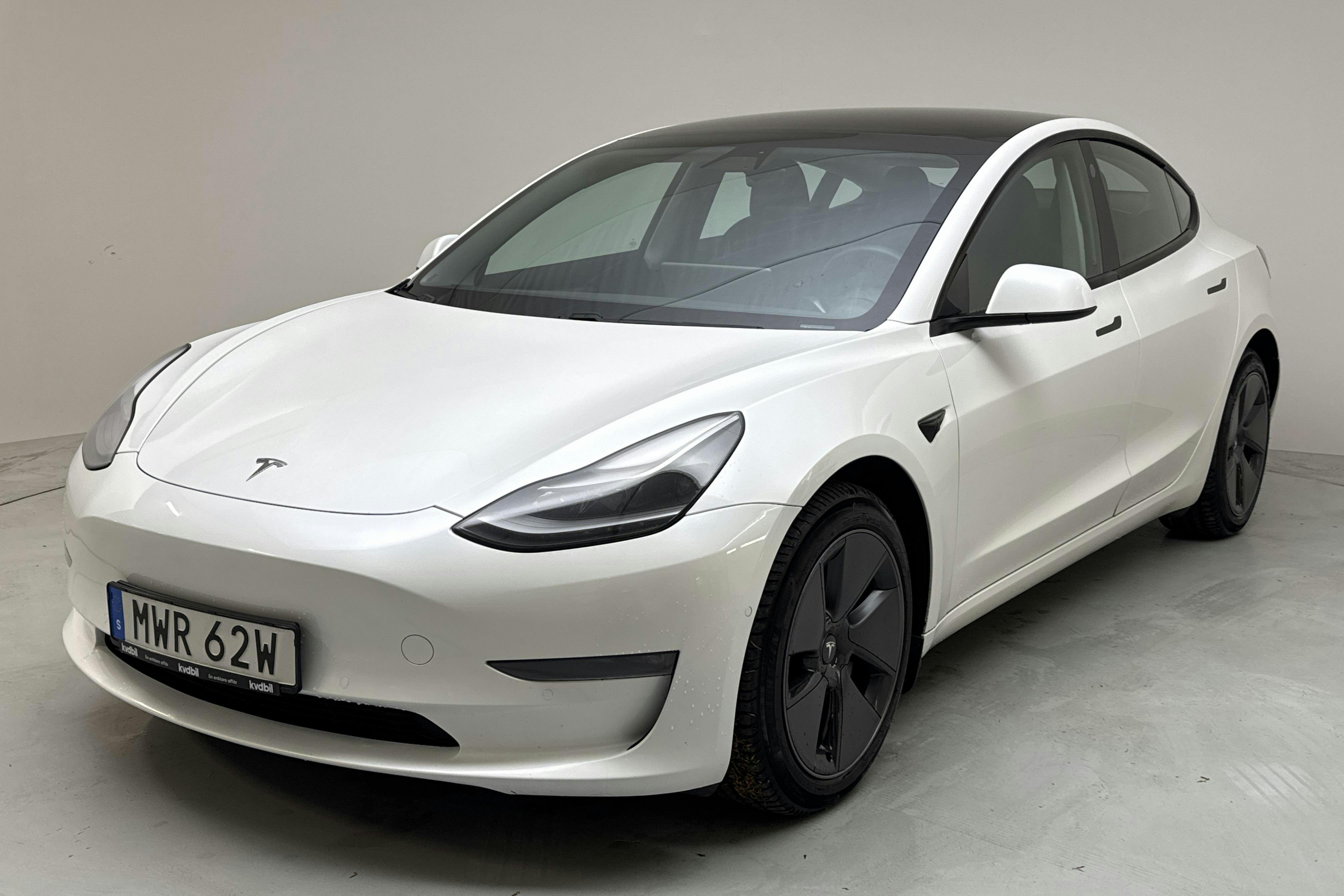 Tesla Model 3 Long Range Dual Motor AWD - 17 134 mil - Automat - vit - 2021
