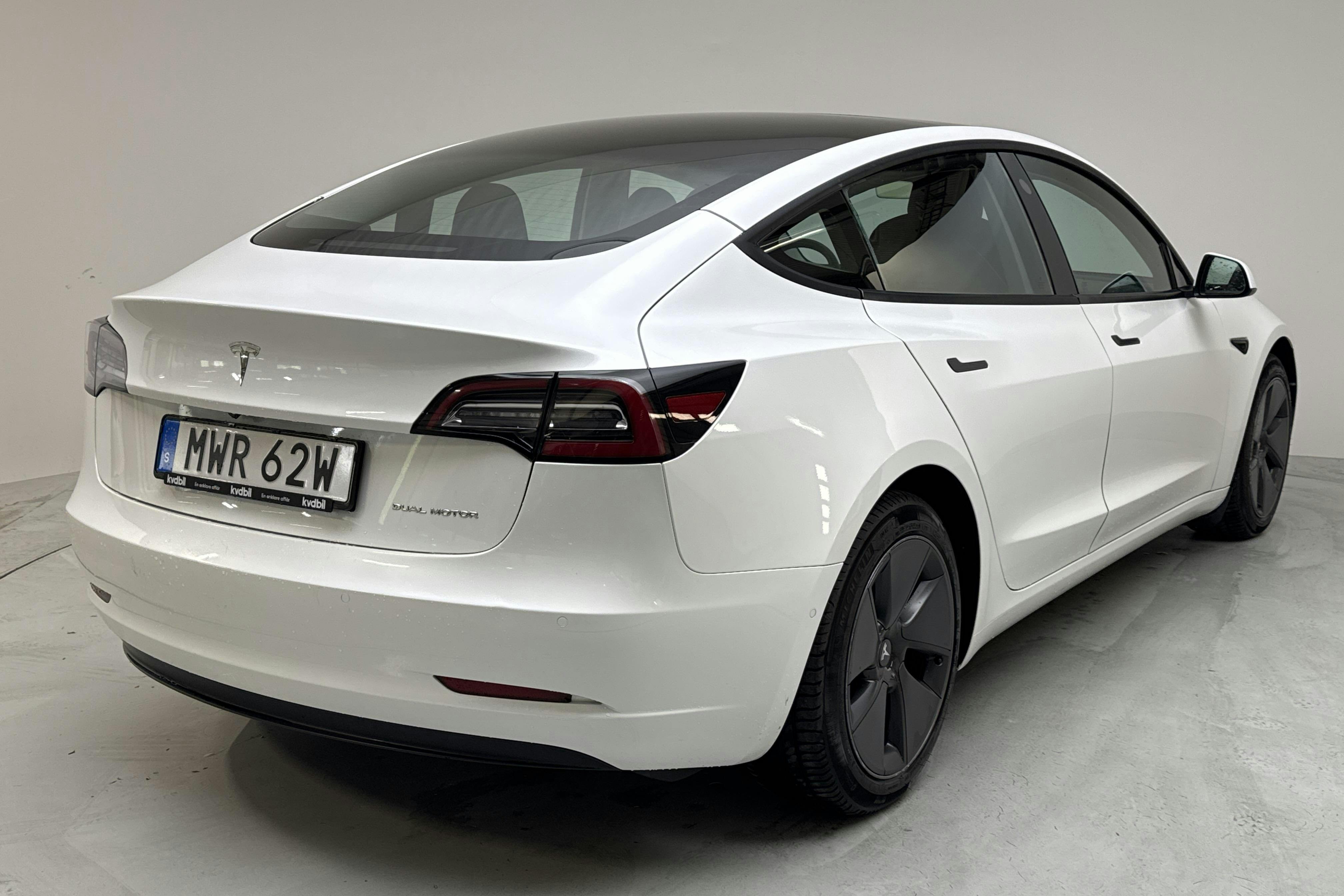 Tesla Model 3 Long Range Dual Motor AWD - 17 134 mil - Automat - vit - 2021