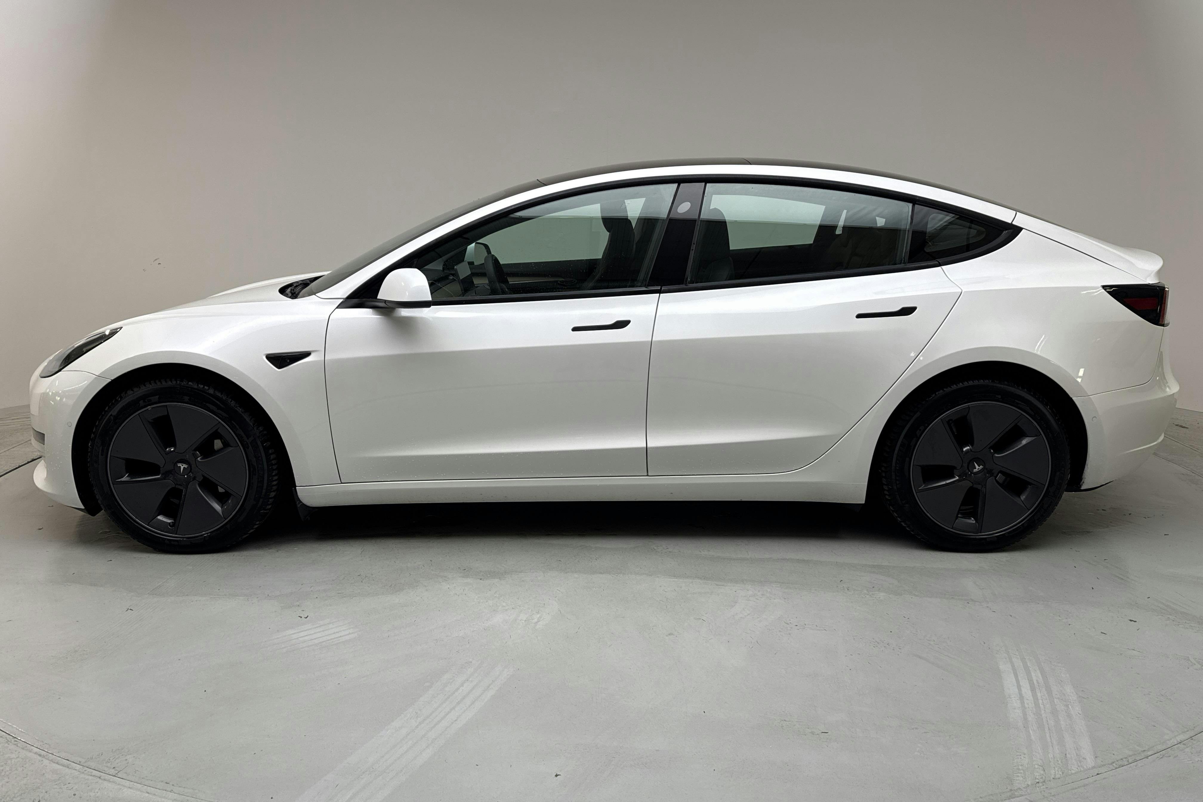 Tesla Model 3 Long Range Dual Motor AWD - 17 134 mil - Automat - vit - 2021