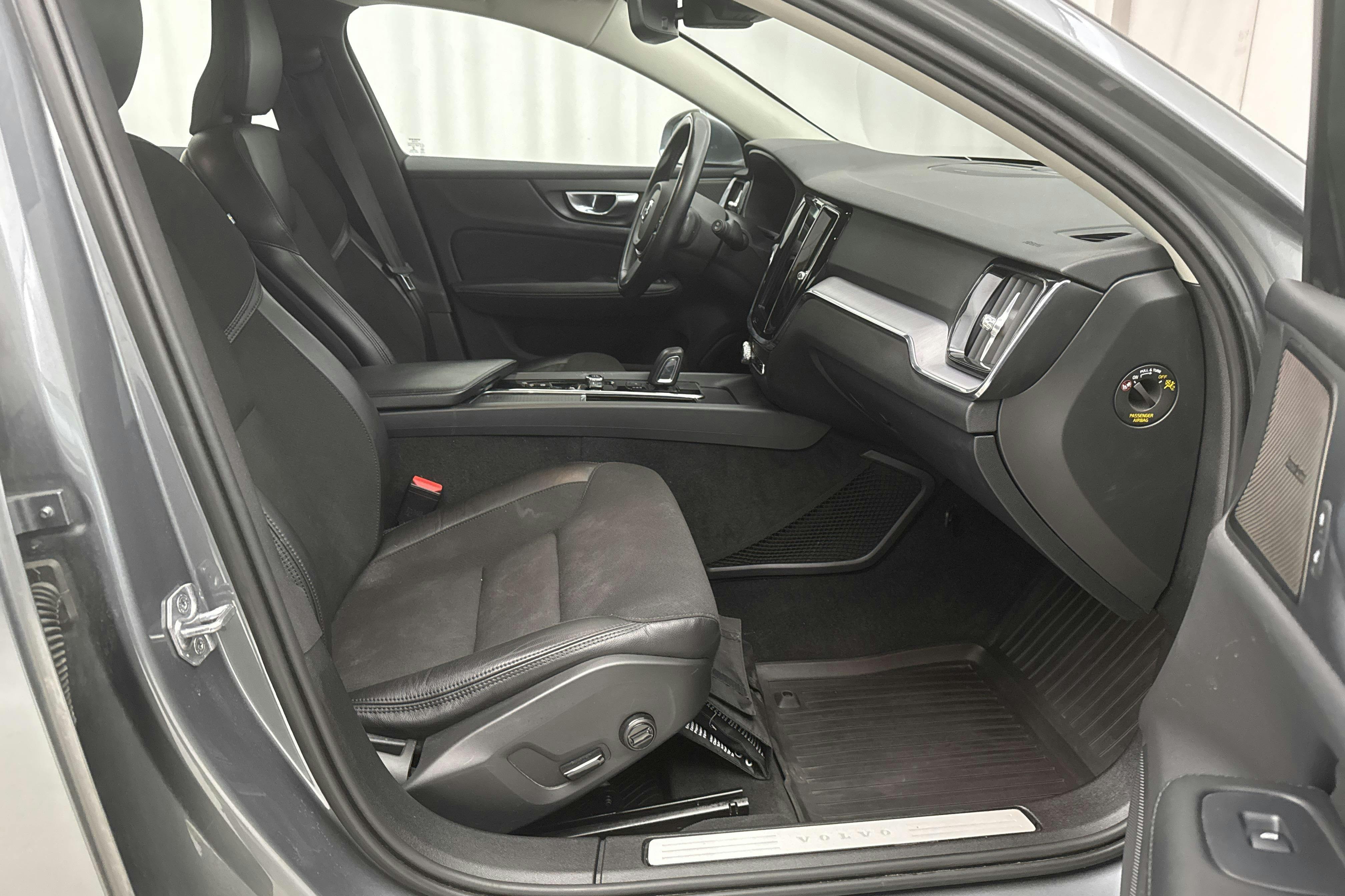 Volvo V60 B4 Mildhybrid, Bensin (197hk) - 17 207 mil - Automat - grå - 2021