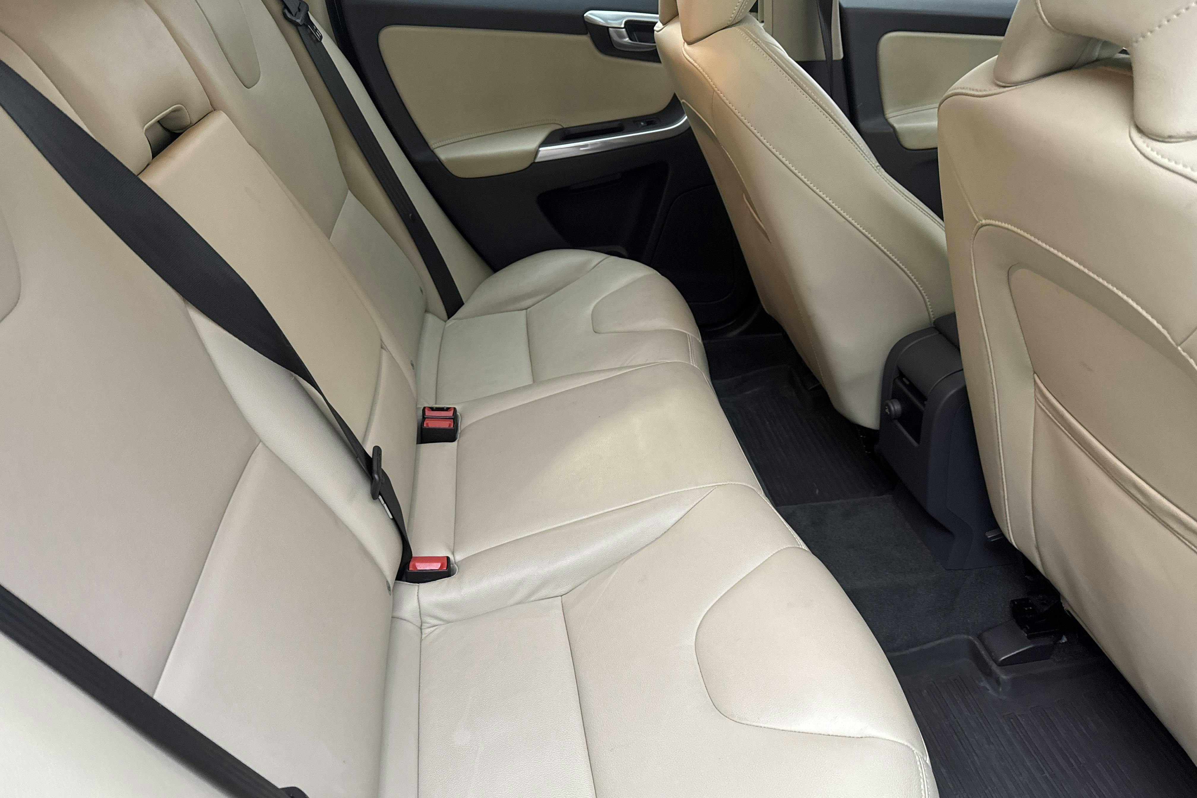 Volvo XC60 D4 AWD (181hk) - 162 730 km - Automatic - white - 2015