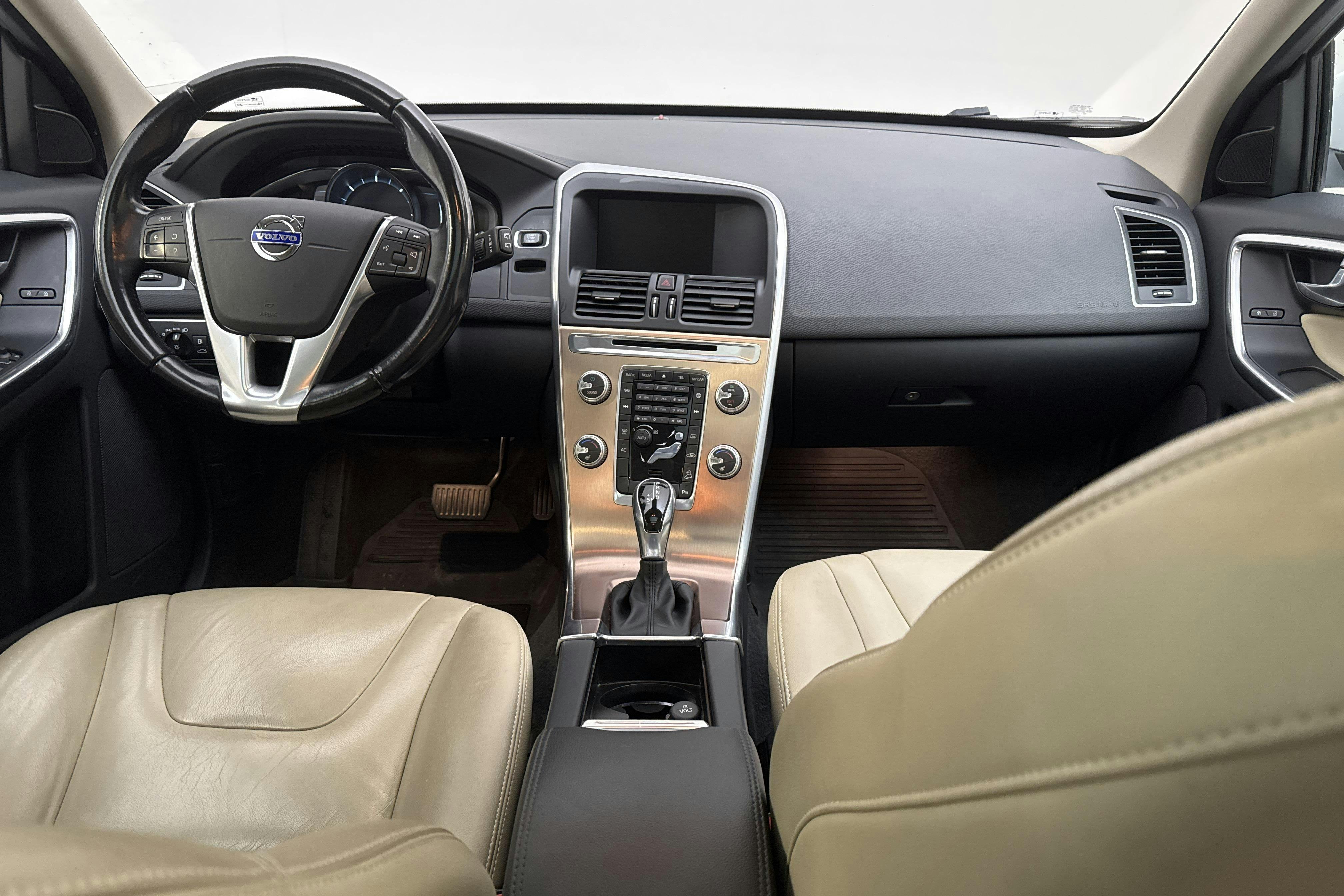Volvo XC60 D4 AWD (181hk) - 162 730 km - Automatic - white - 2015