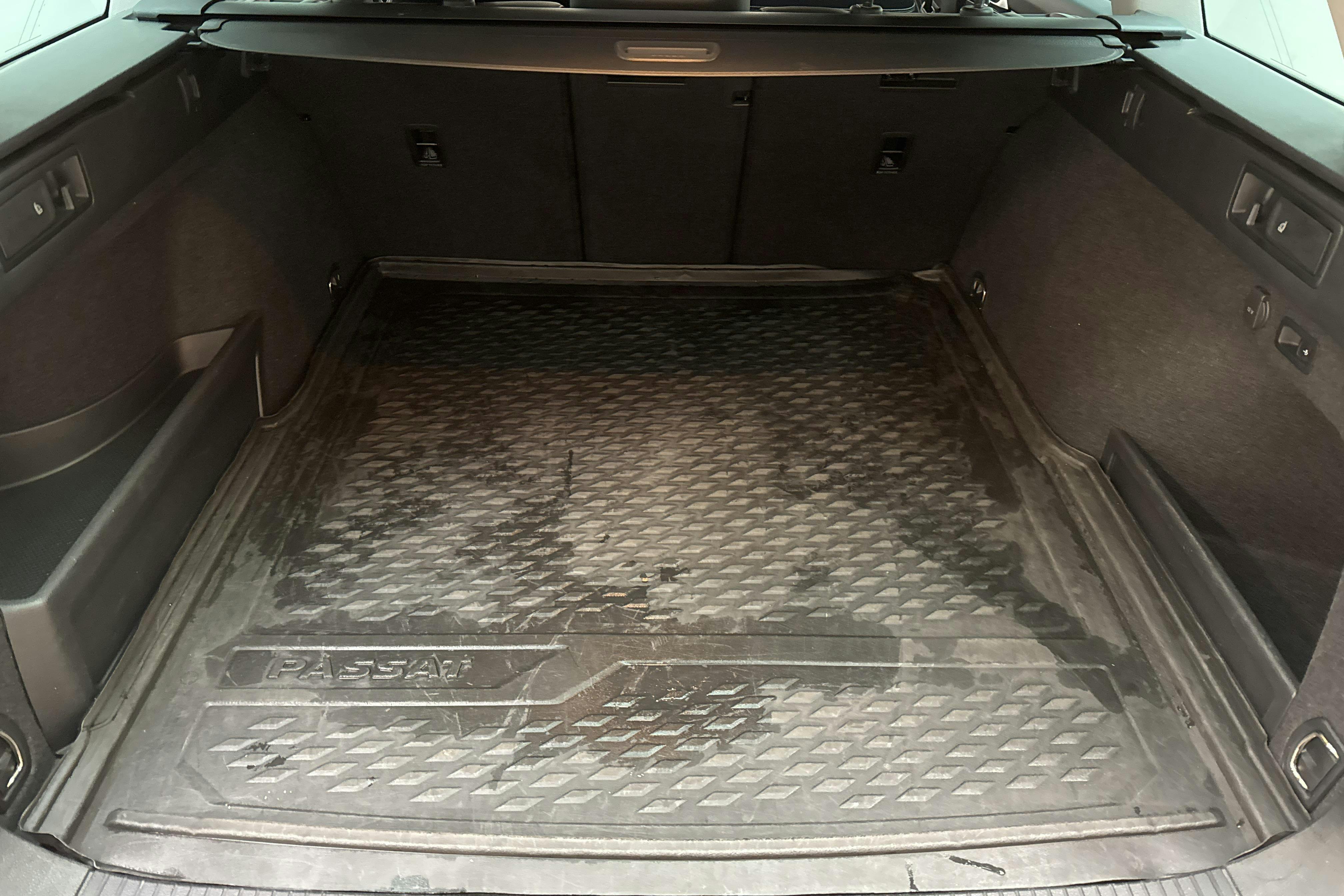 VW Passat Alltrack 2.0 TDI Sportscombi 4Motion (200hk) - 13 706 mil - Automat - svart - 2021