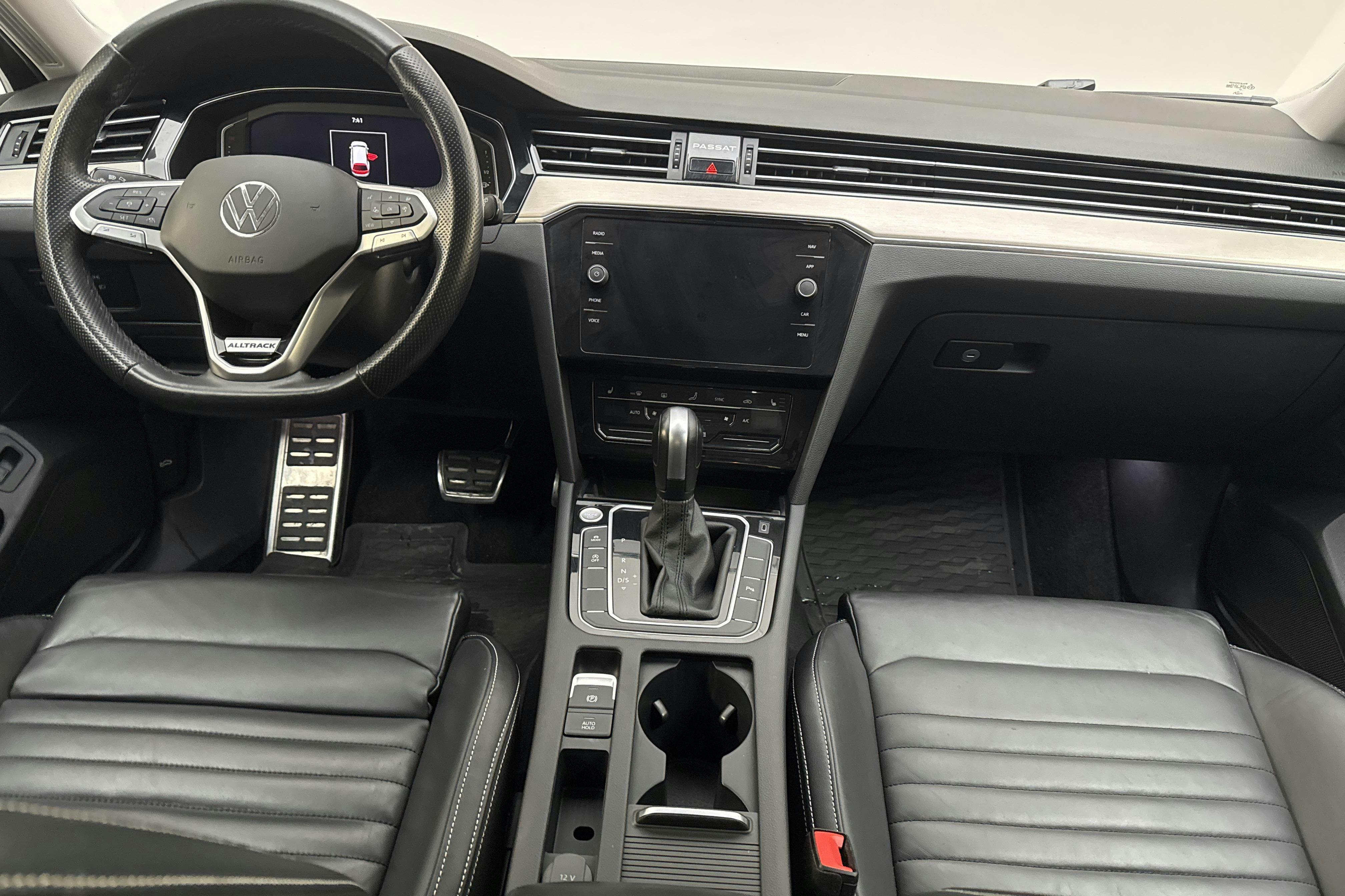 VW Passat Alltrack 2.0 TDI Sportscombi 4Motion (200hk) - 13 706 mil - Automat - svart - 2021