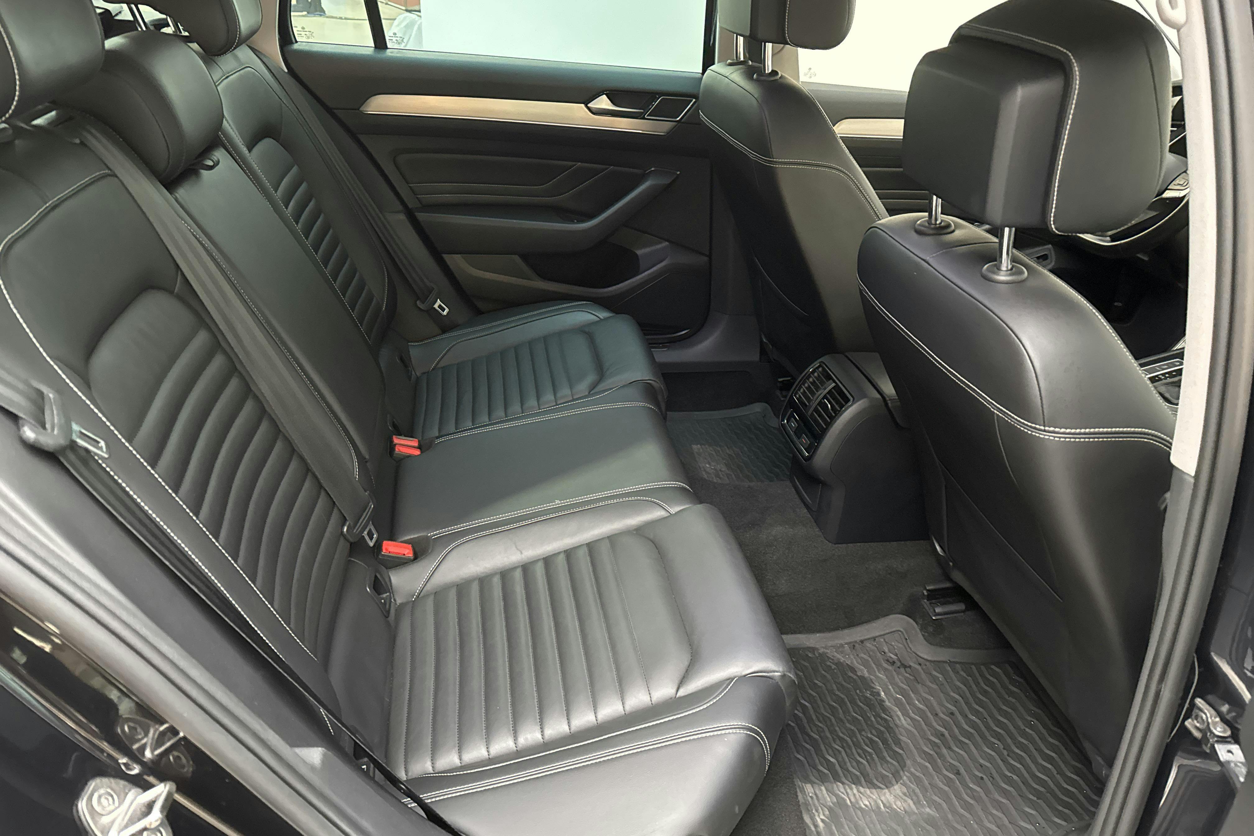 VW Passat Alltrack 2.0 TDI Sportscombi 4Motion (200hk) - 13 706 mil - Automat - svart - 2021