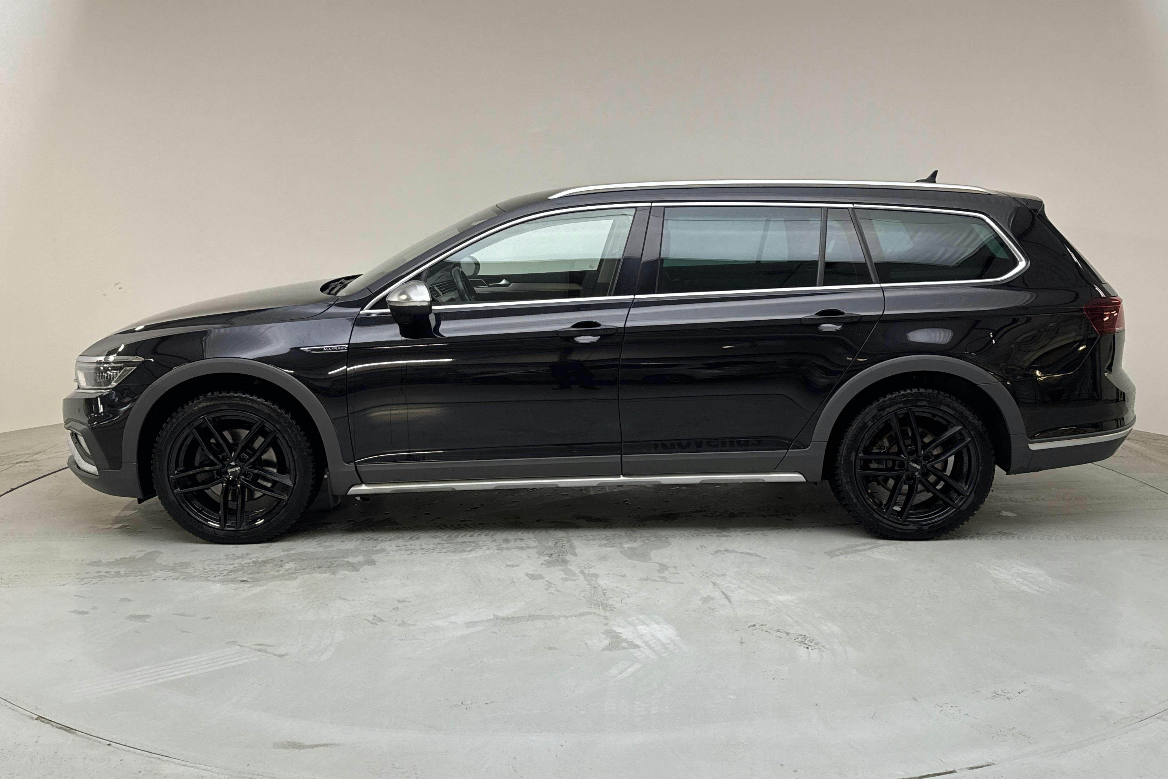 VW Passat Alltrack 2.0 TDI Sportscombi 4Motion (200hk) - 13 706 mil - Automat - svart - 2021